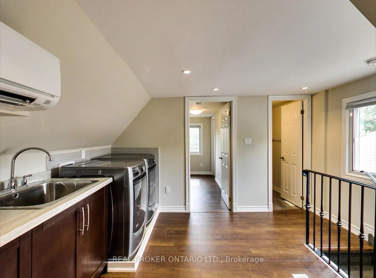 68 Redwood Avenue #Upper