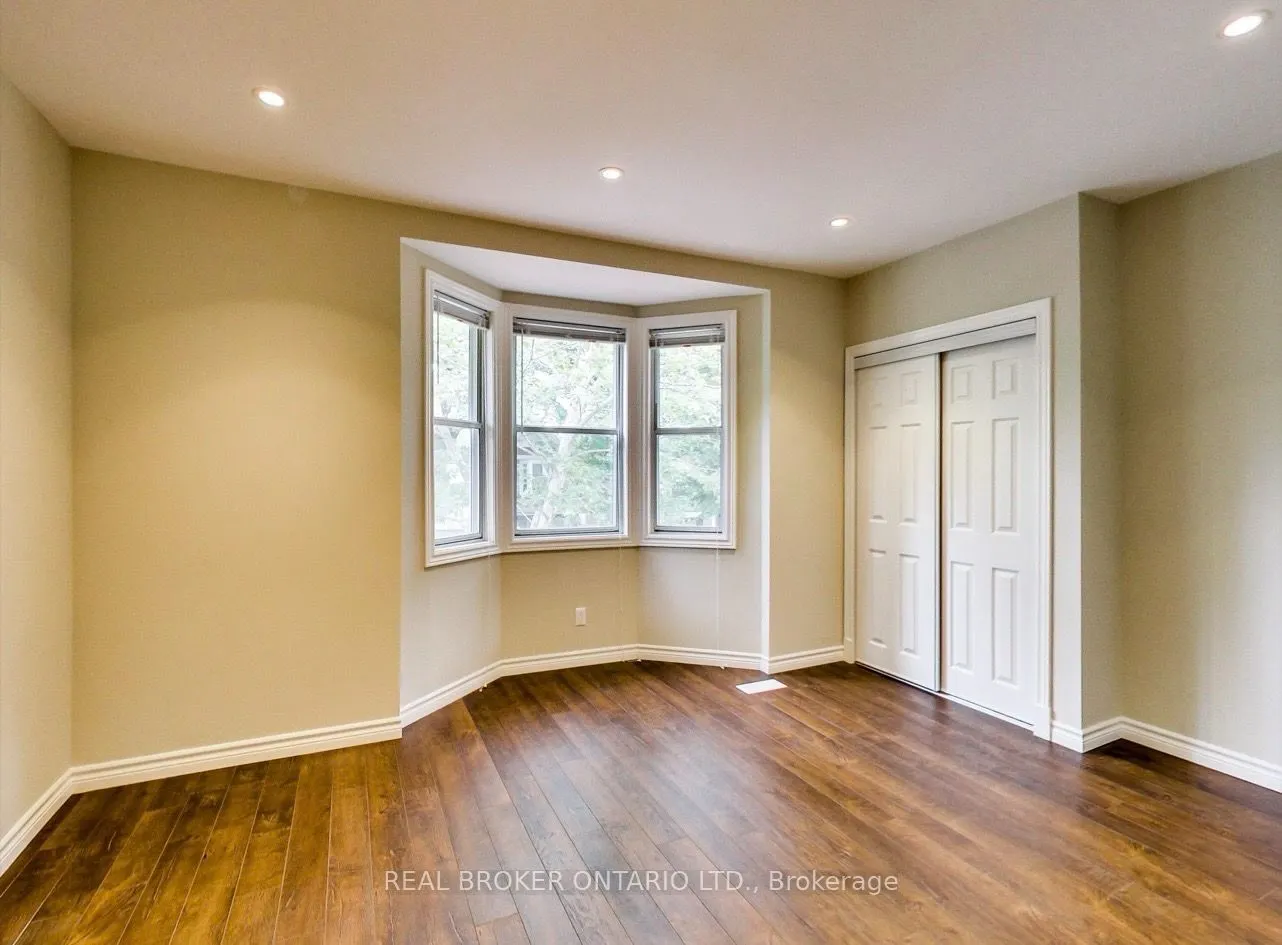 68 Redwood Avenue #Upper