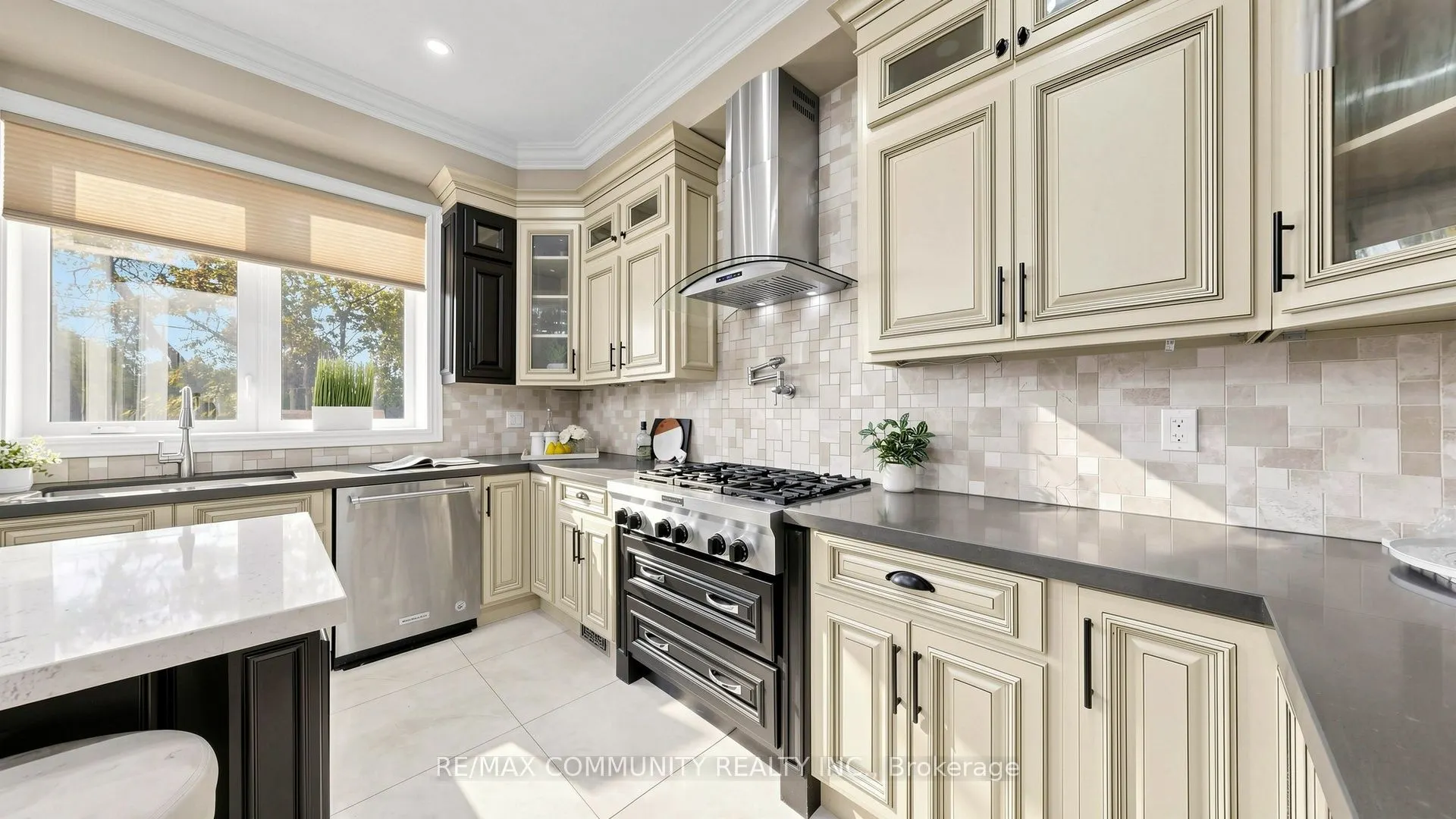 118 Harewood Avenue