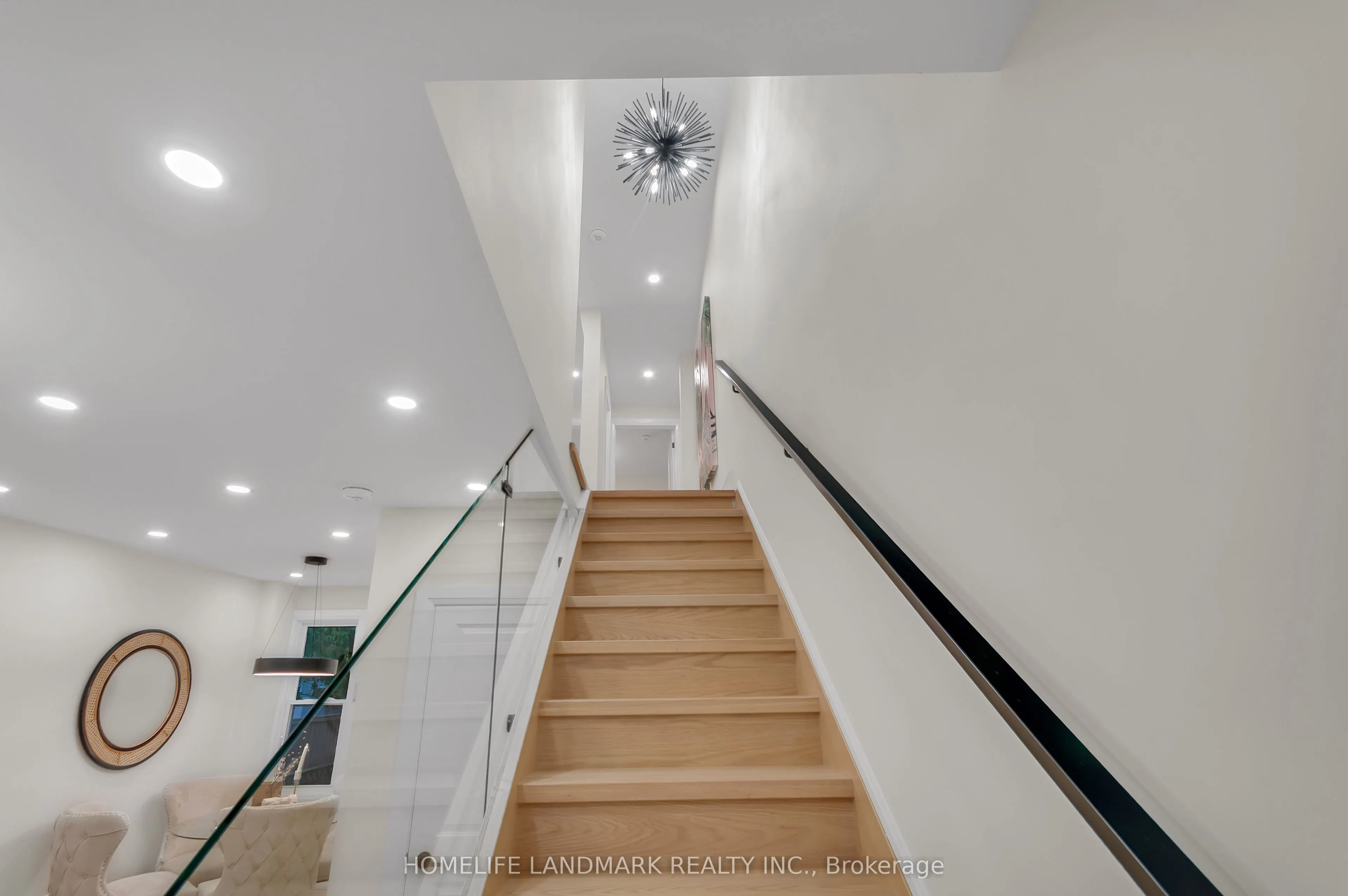 26 Queensdale Avenue