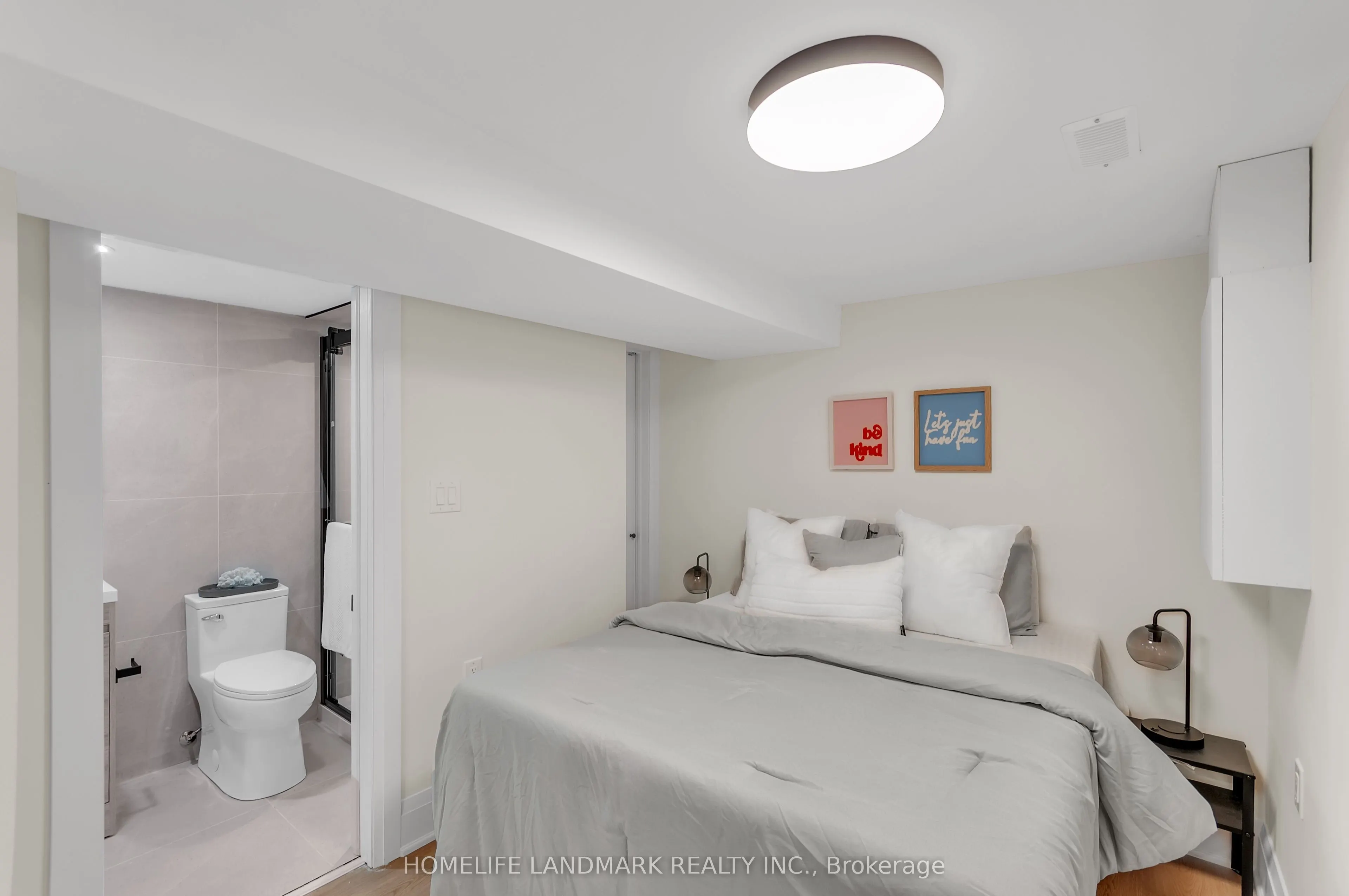 26 Queensdale Avenue