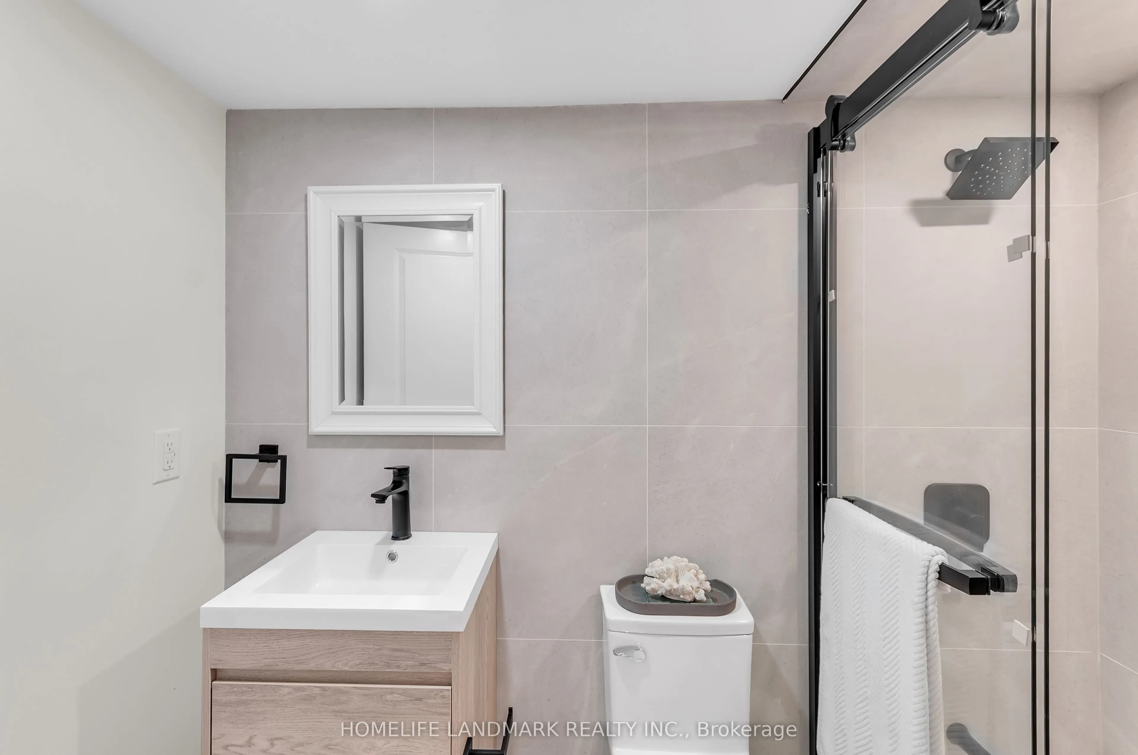 26 Queensdale Avenue