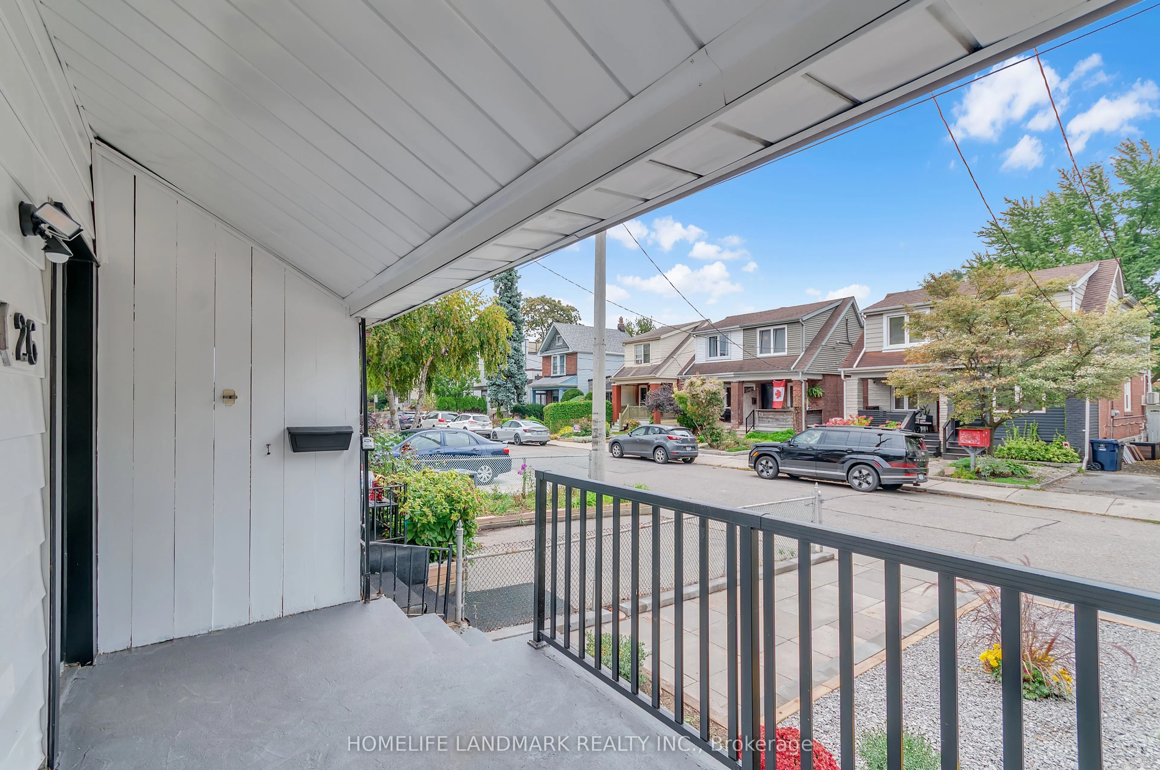 26 Queensdale Avenue