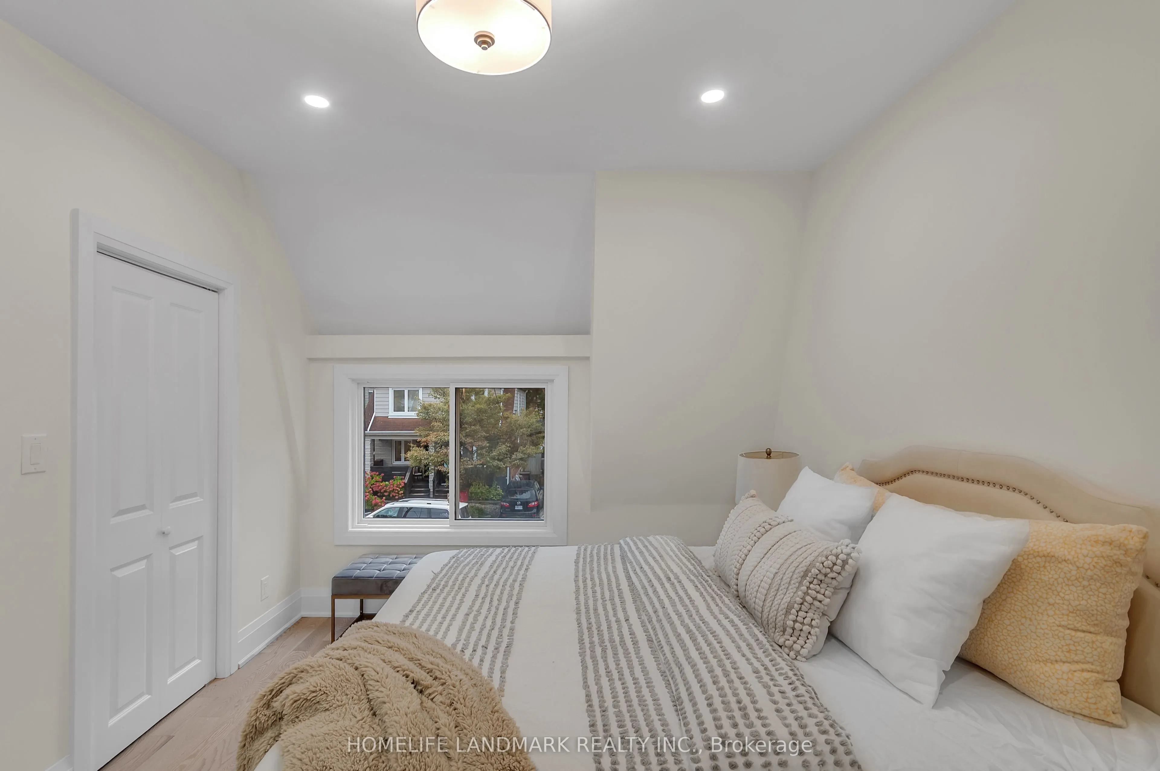 26 Queensdale Avenue