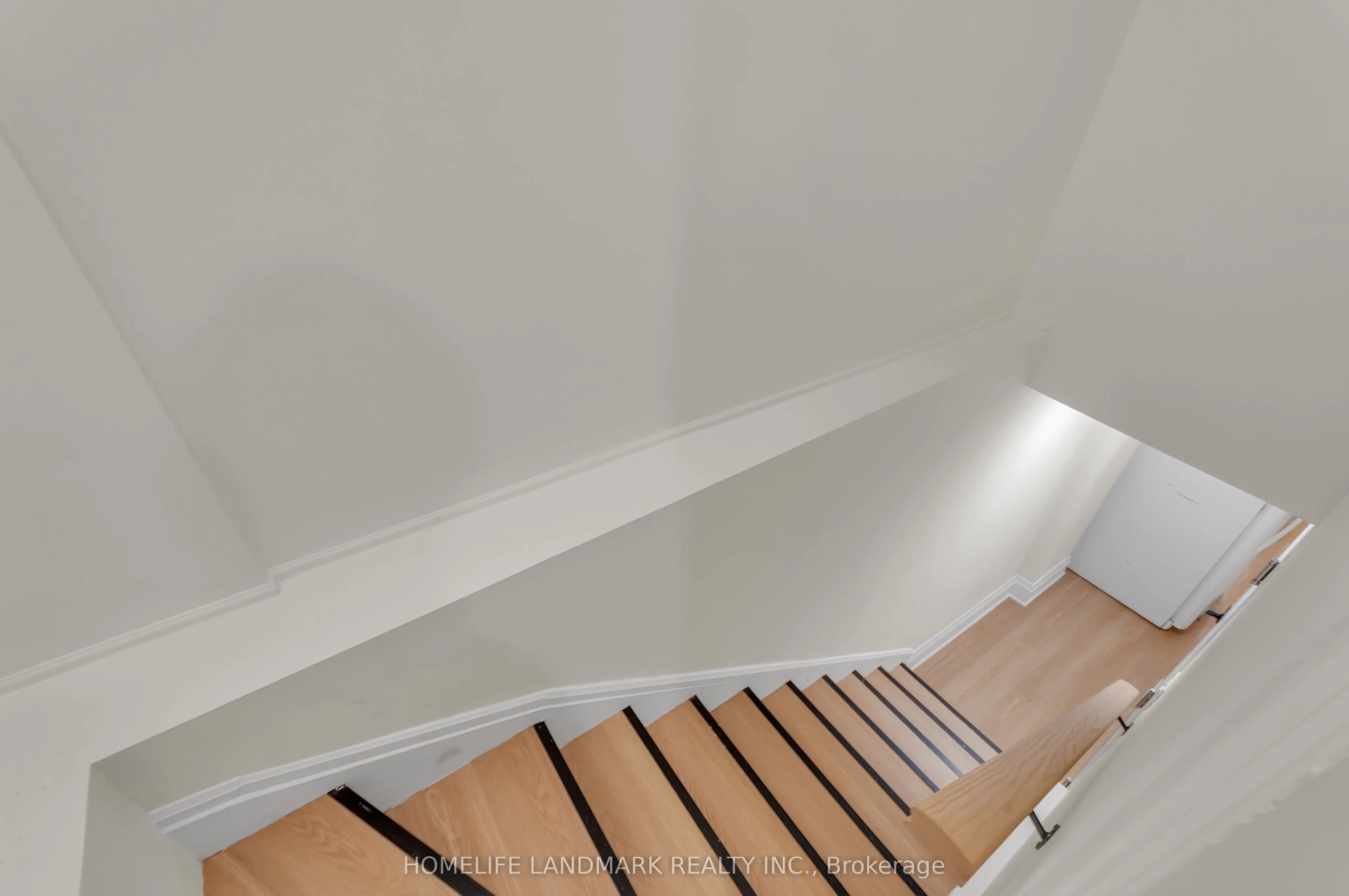 26 Queensdale Avenue