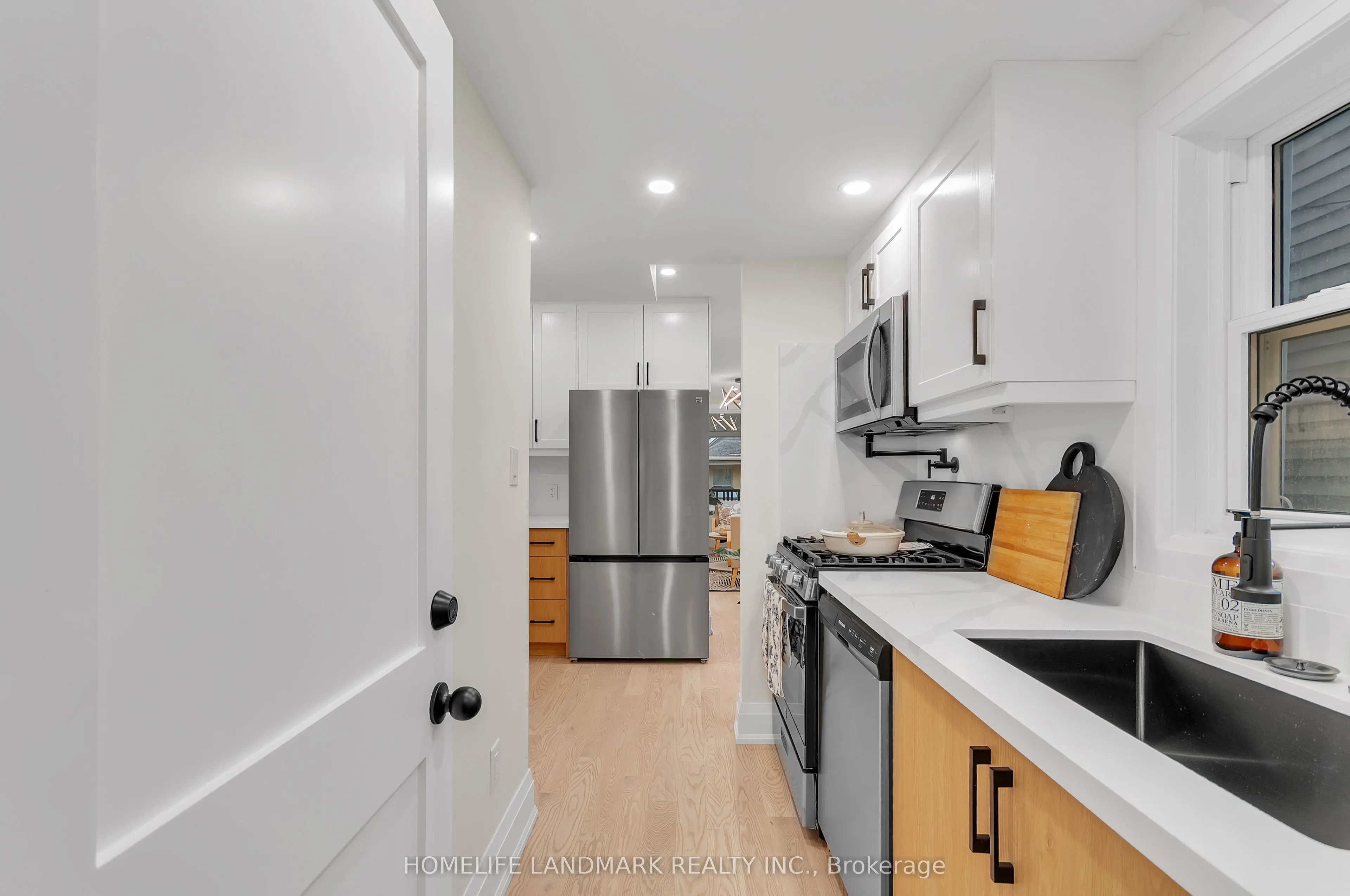 26 Queensdale Avenue