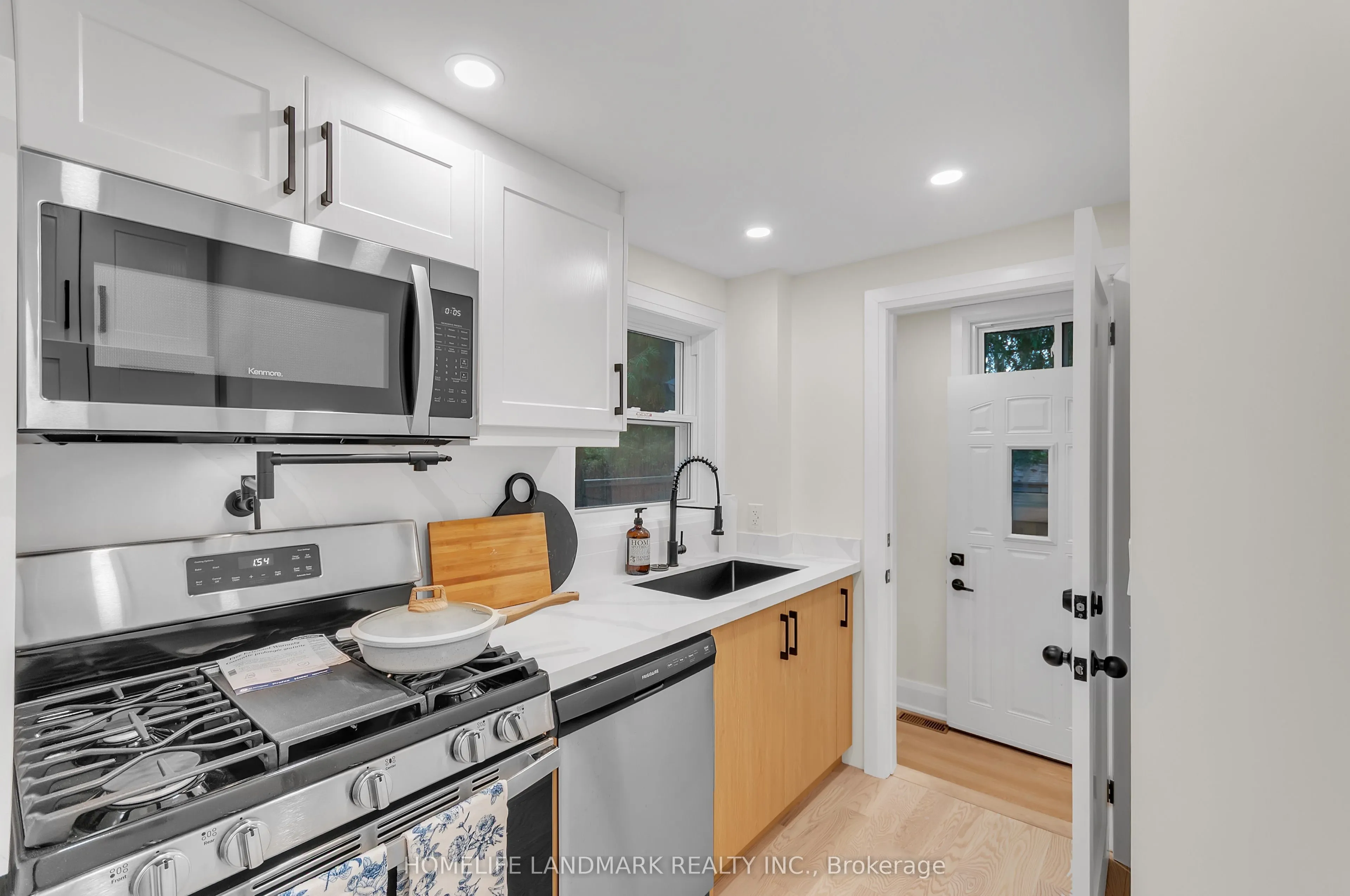 26 Queensdale Avenue