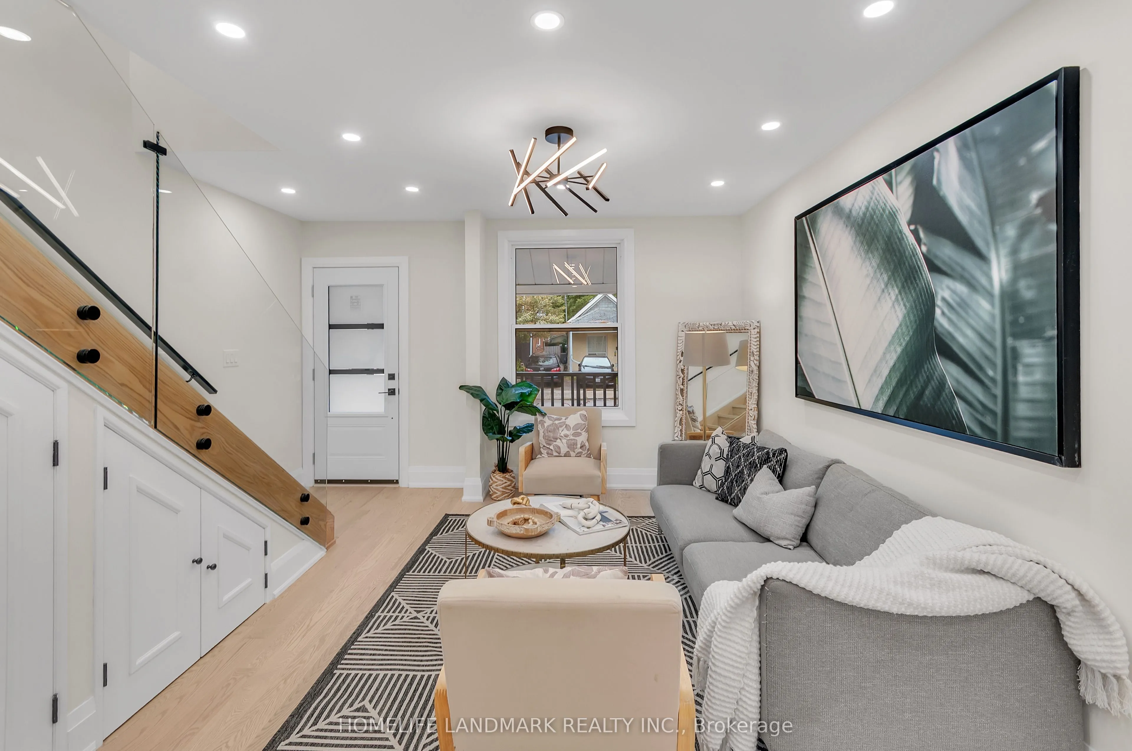 26 Queensdale Avenue