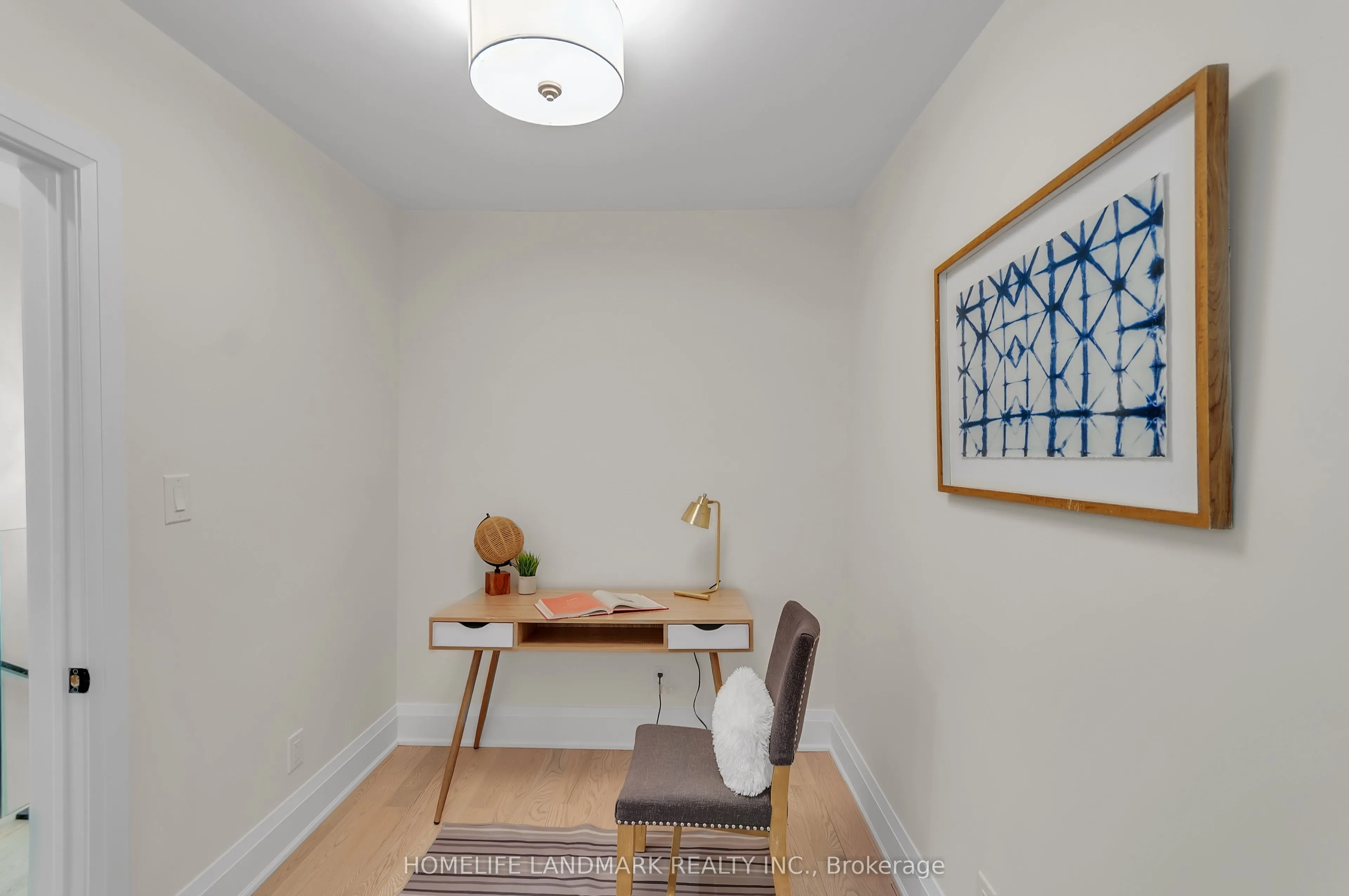 26 Queensdale Avenue