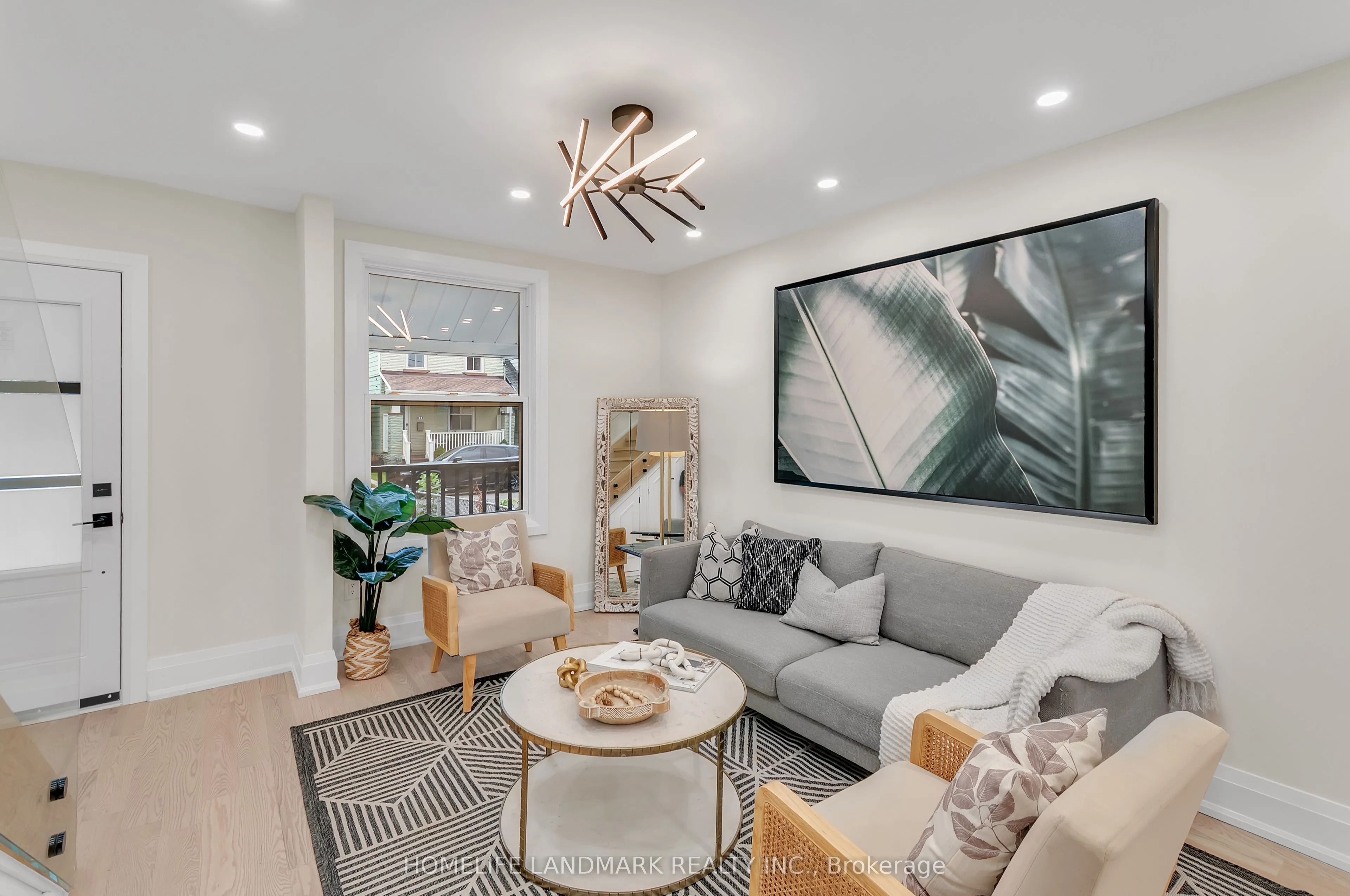 26 Queensdale Avenue