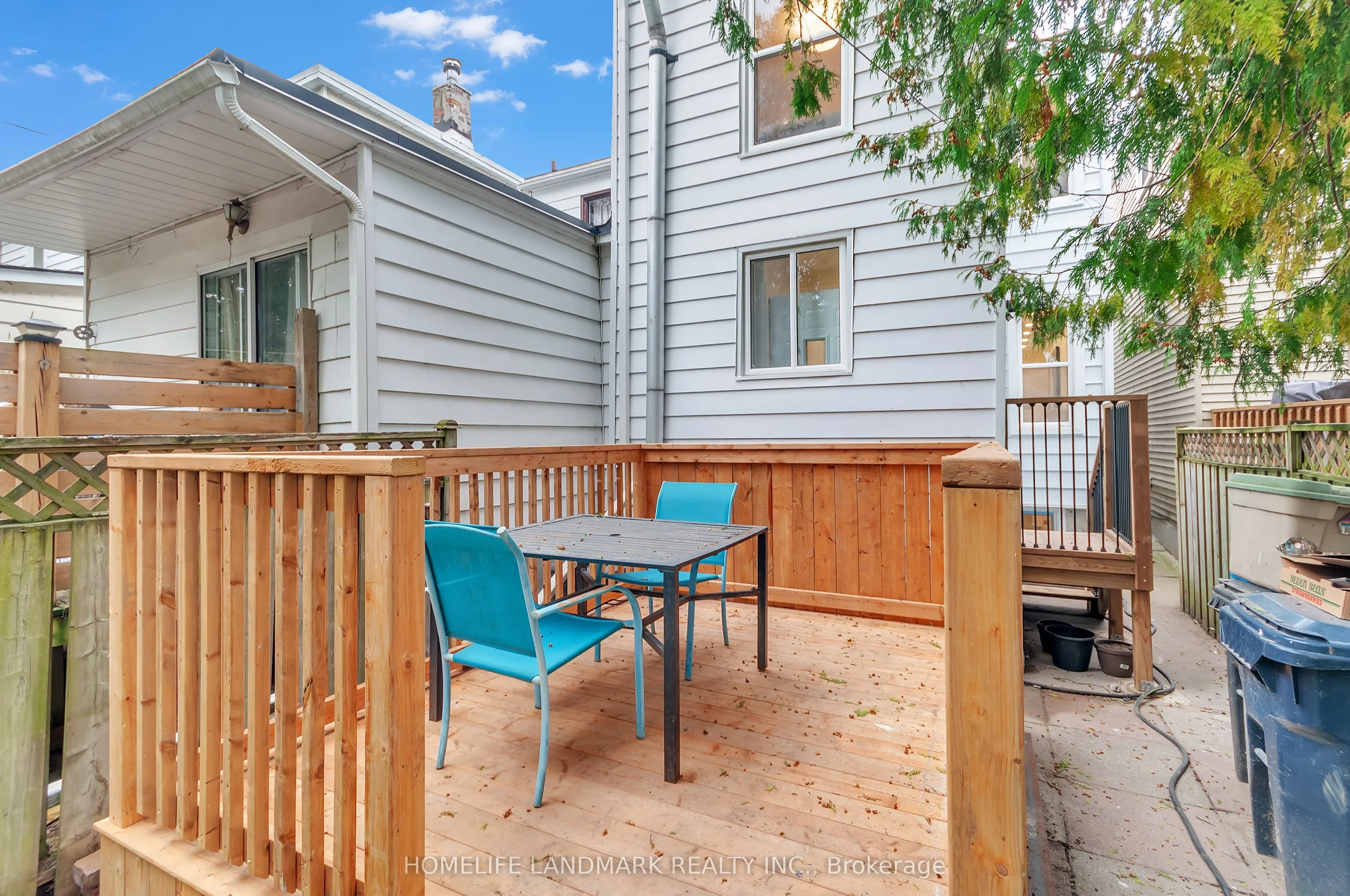 26 Queensdale Avenue