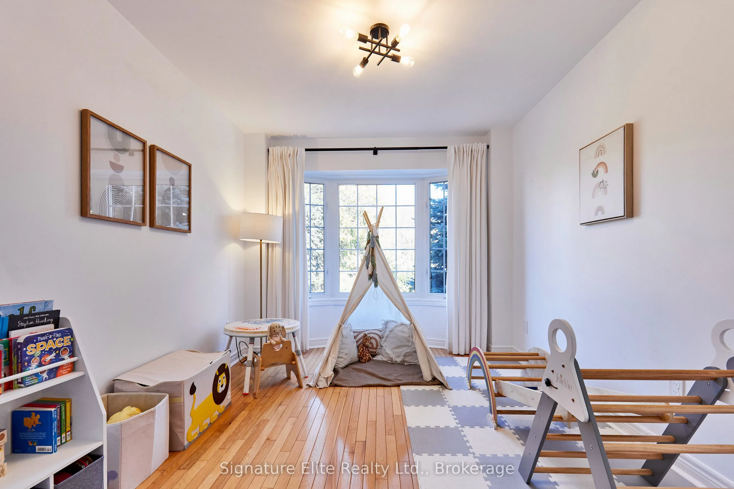 76 Brinloor Boulevard
