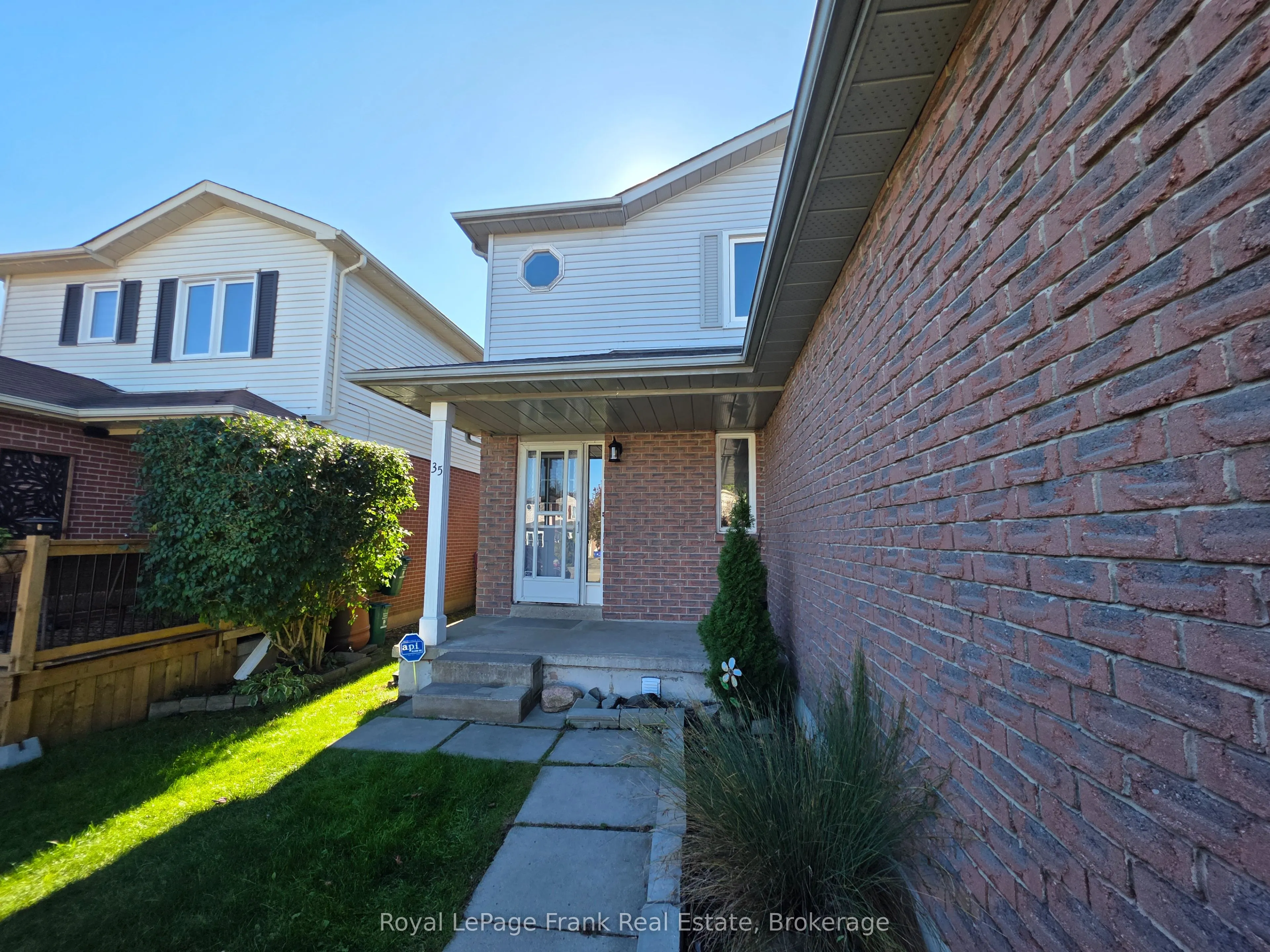 35 Kingsview Court