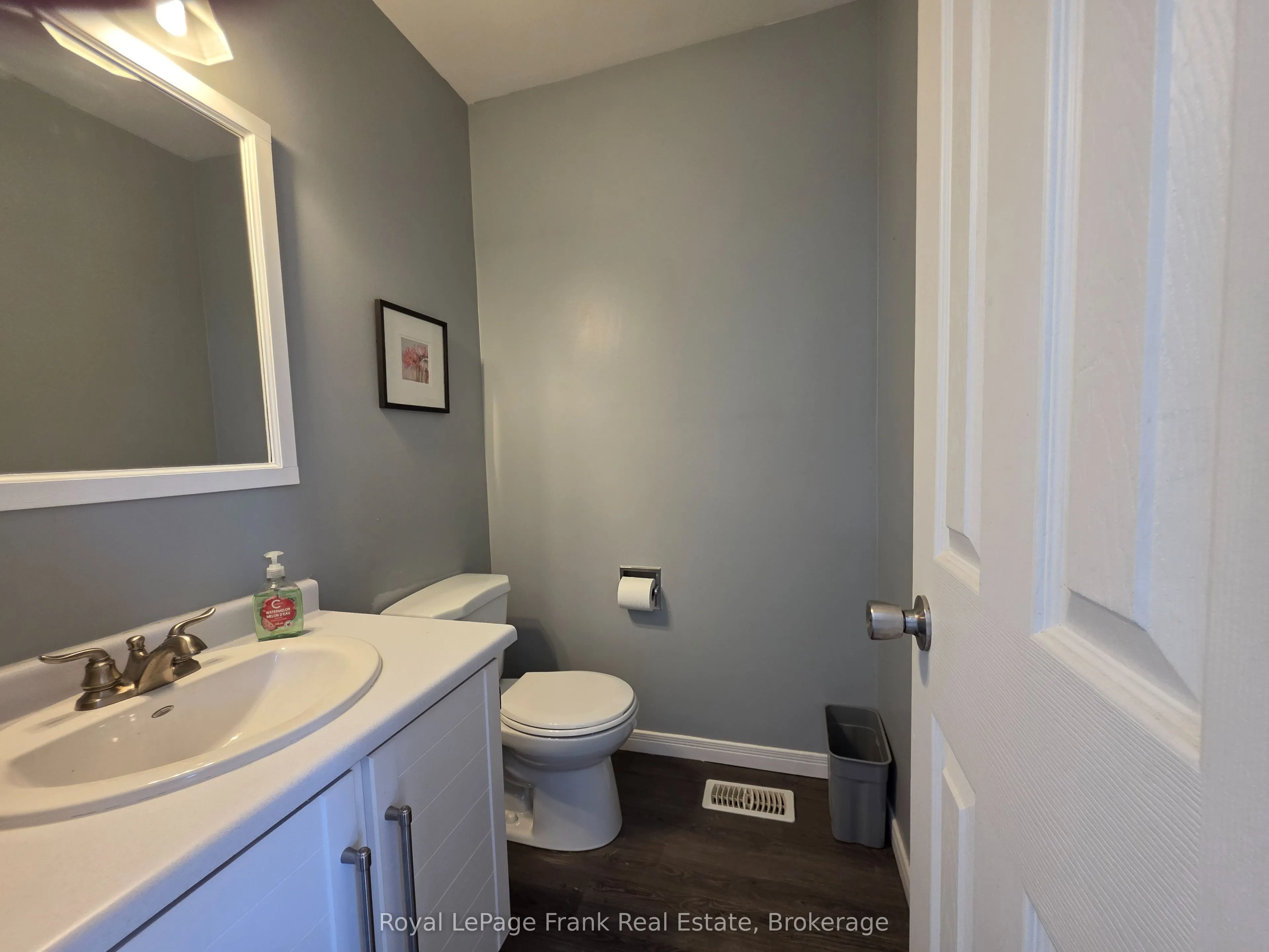 35 Kingsview Court