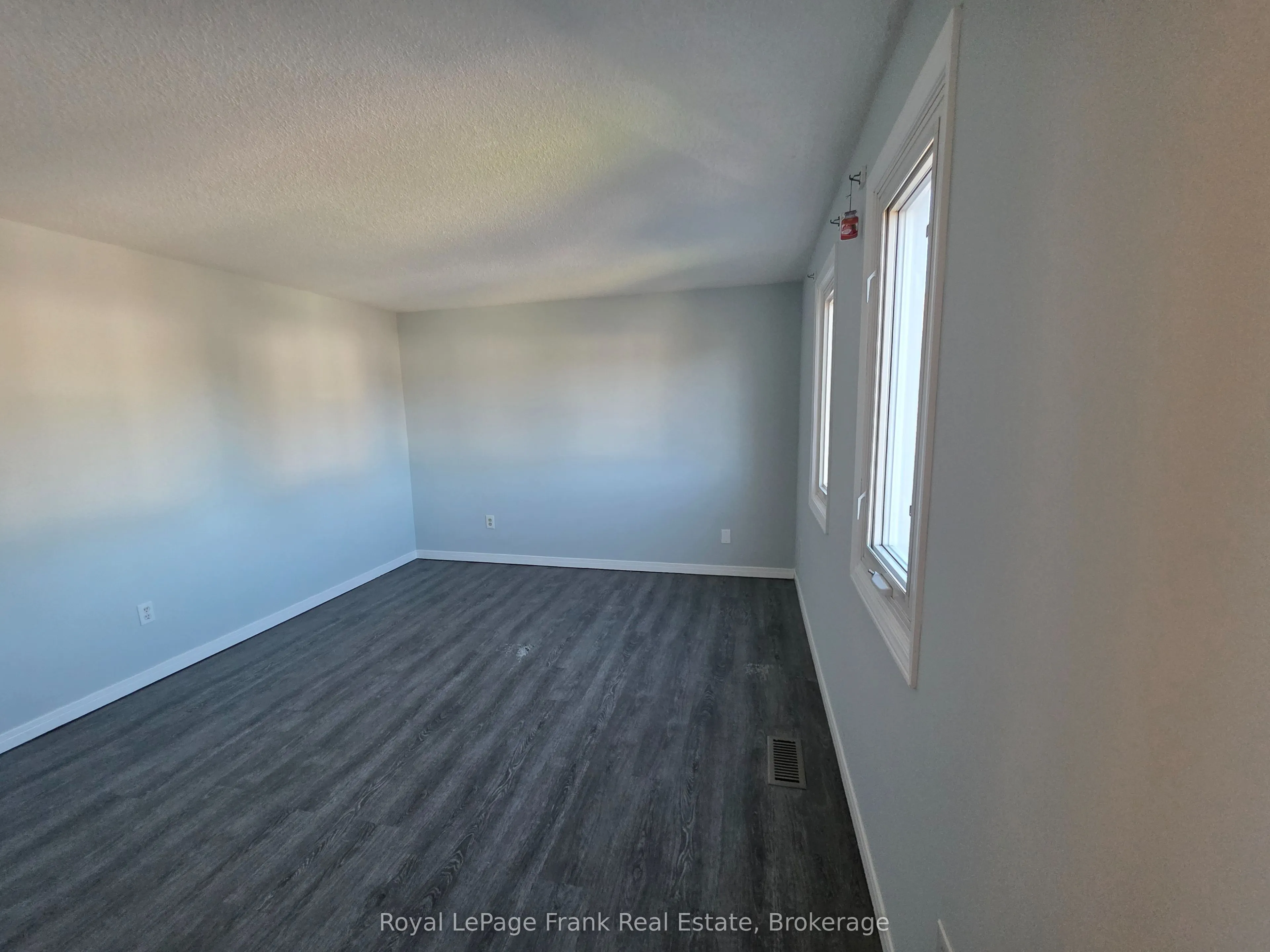 35 Kingsview Court