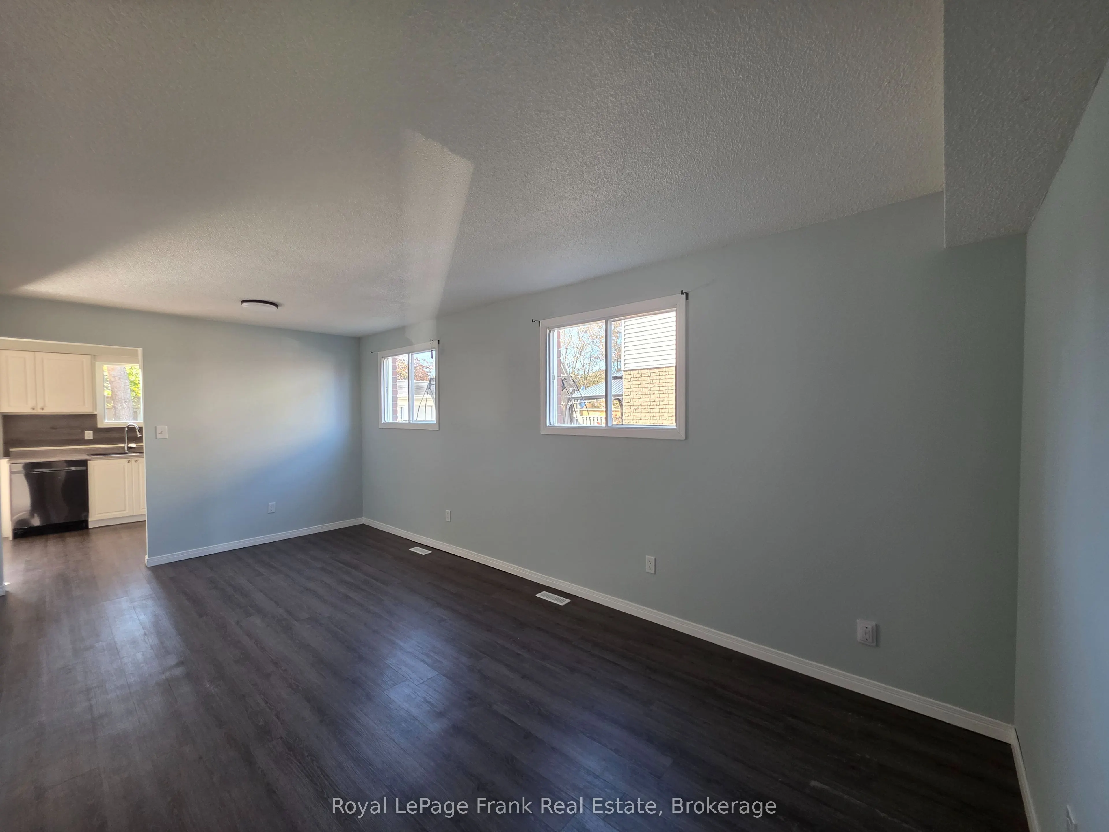35 Kingsview Court