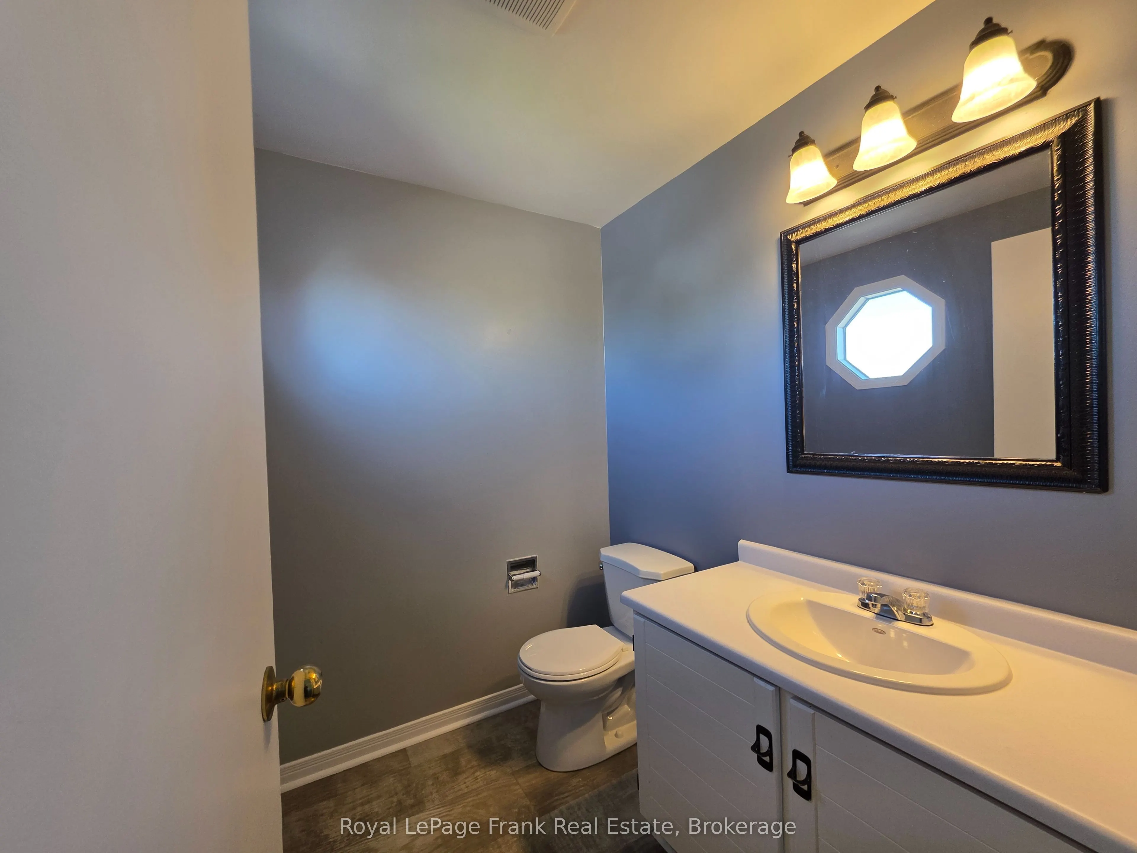 35 Kingsview Court