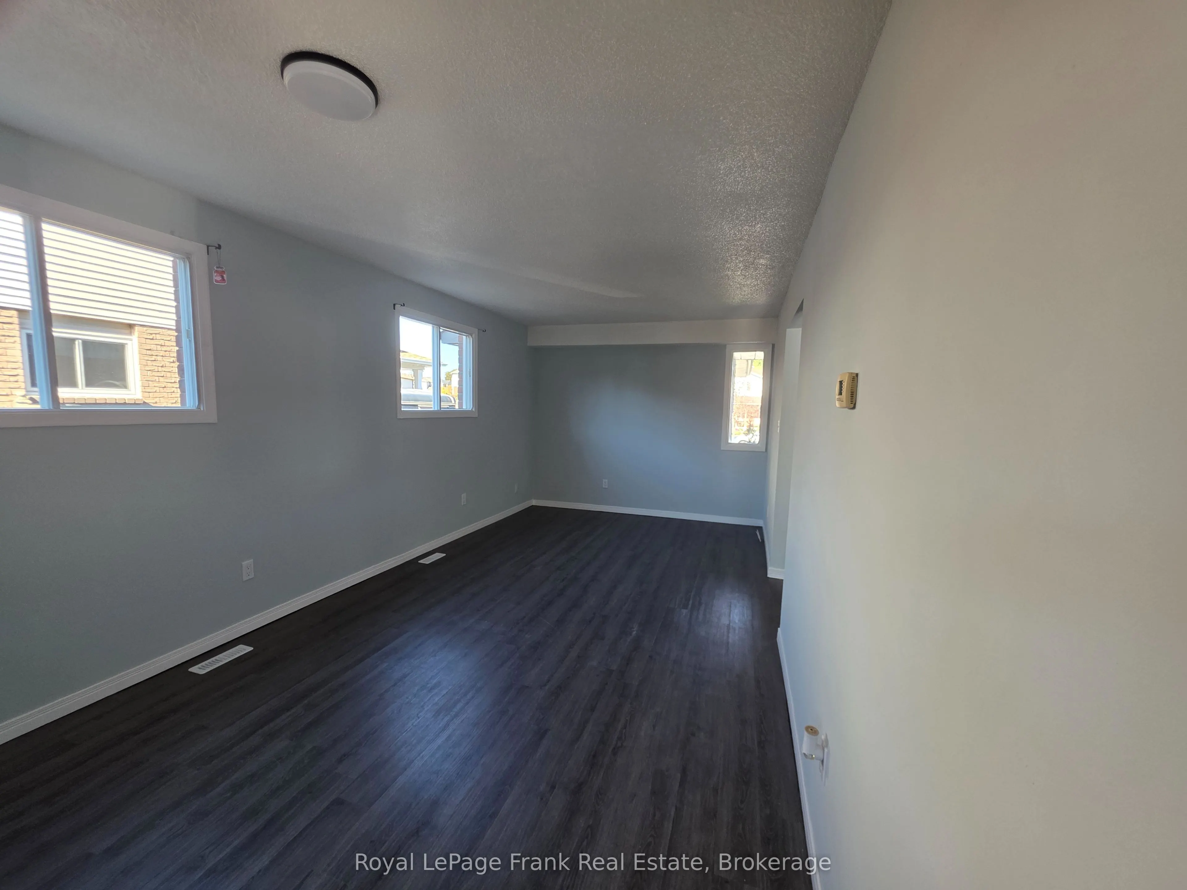 35 Kingsview Court