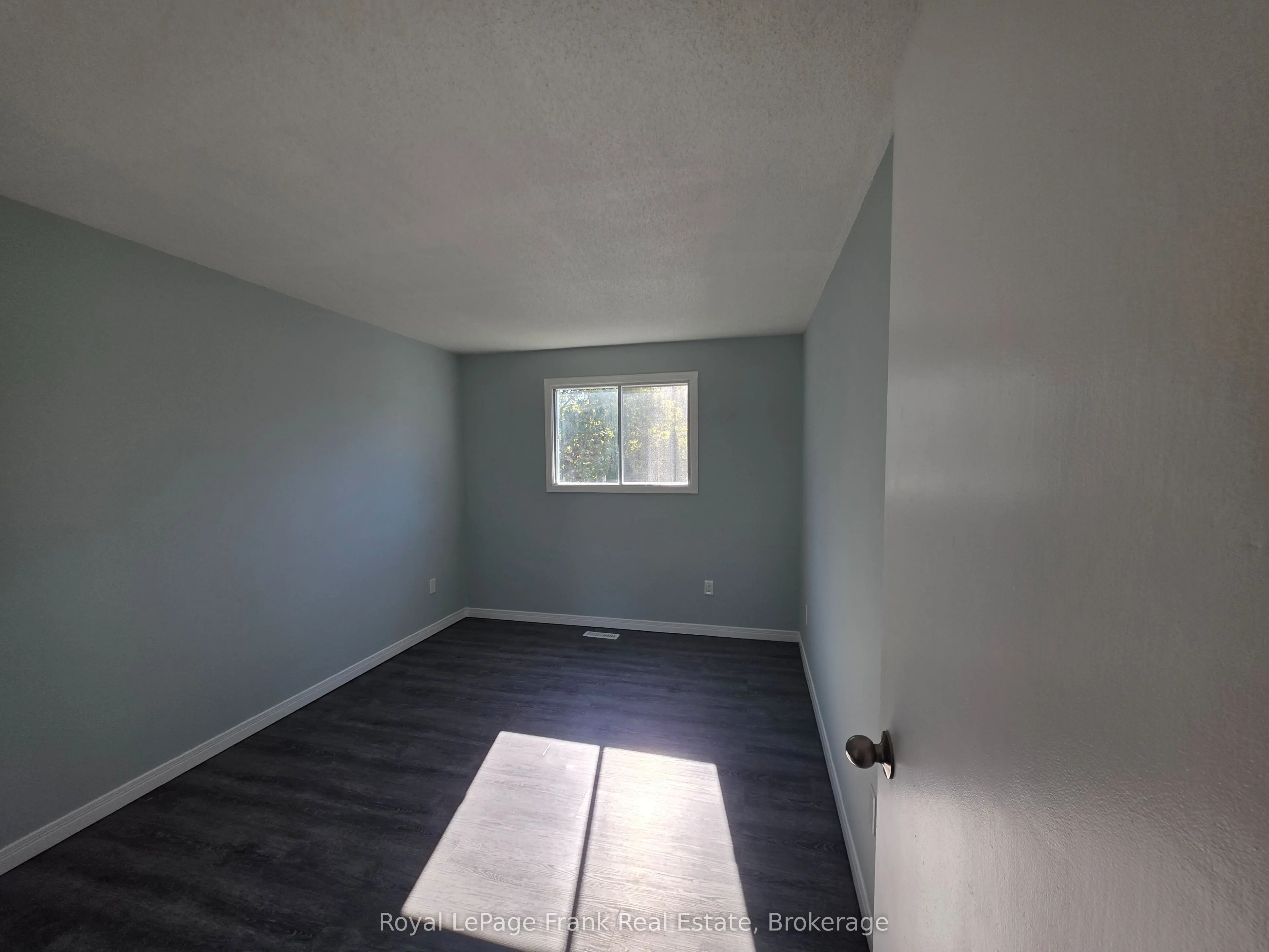 35 Kingsview Court