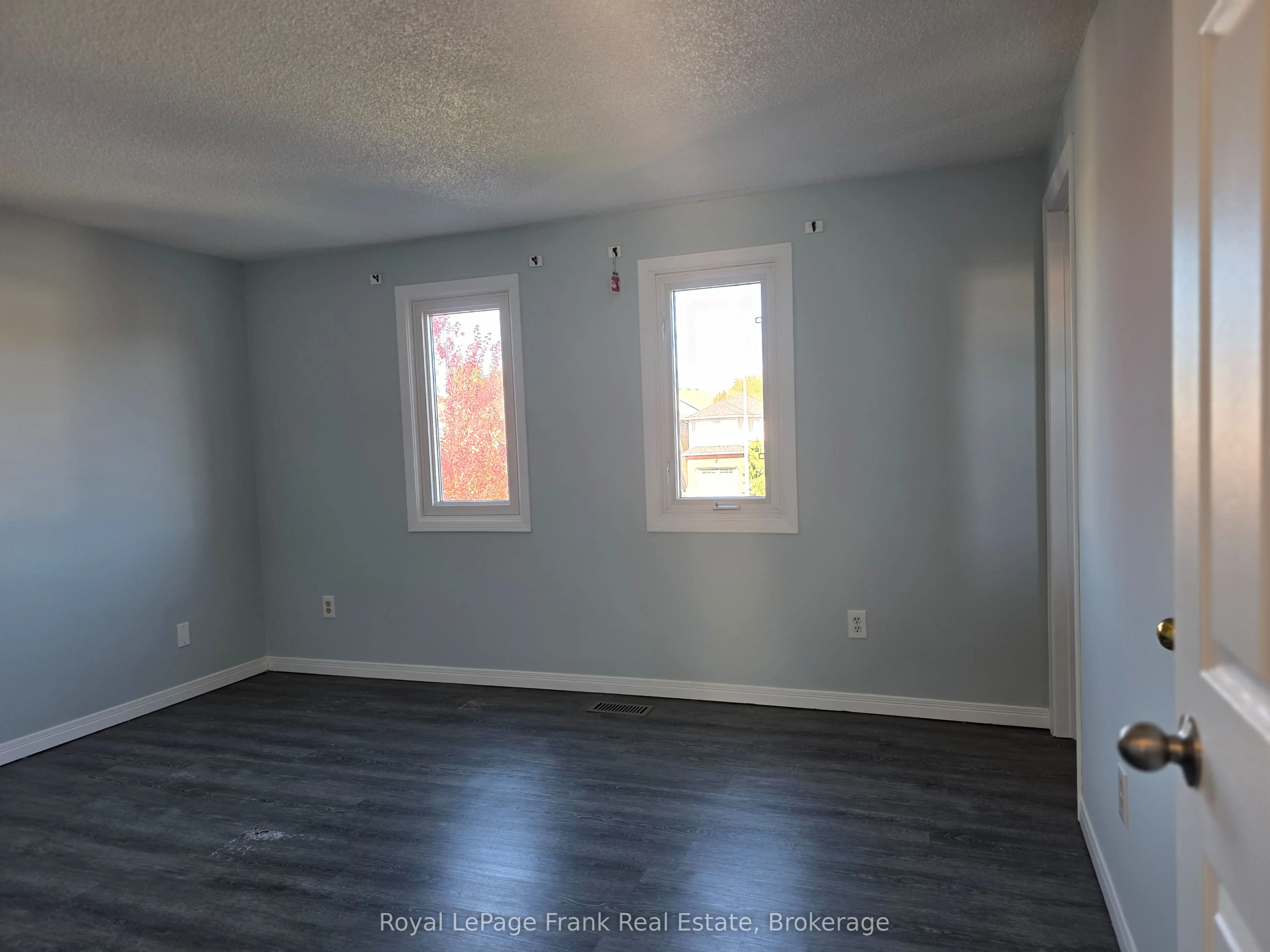 35 Kingsview Court