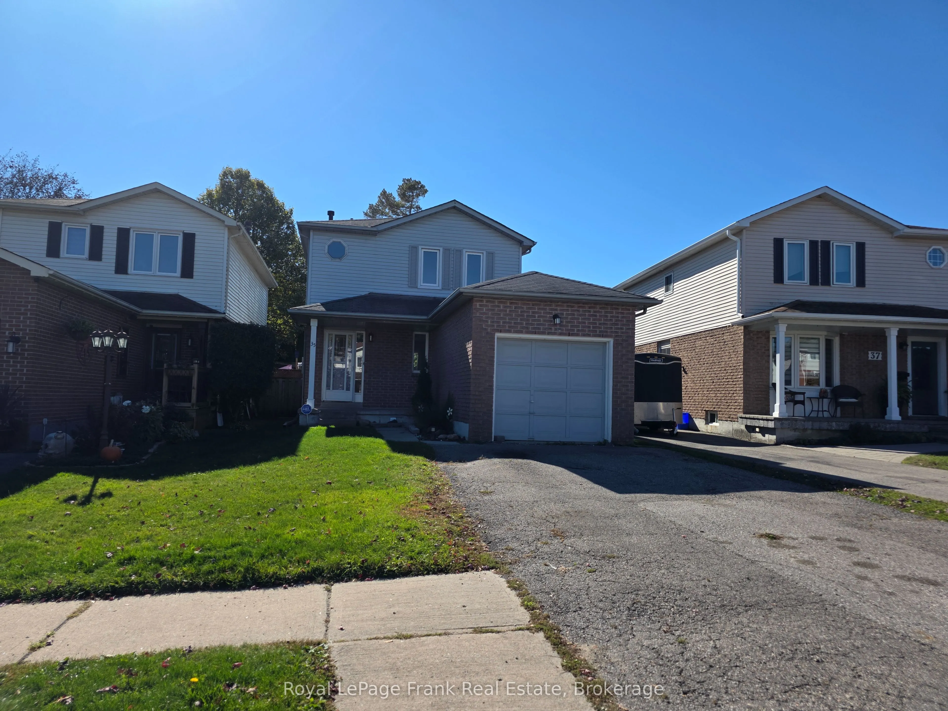 35 Kingsview Court