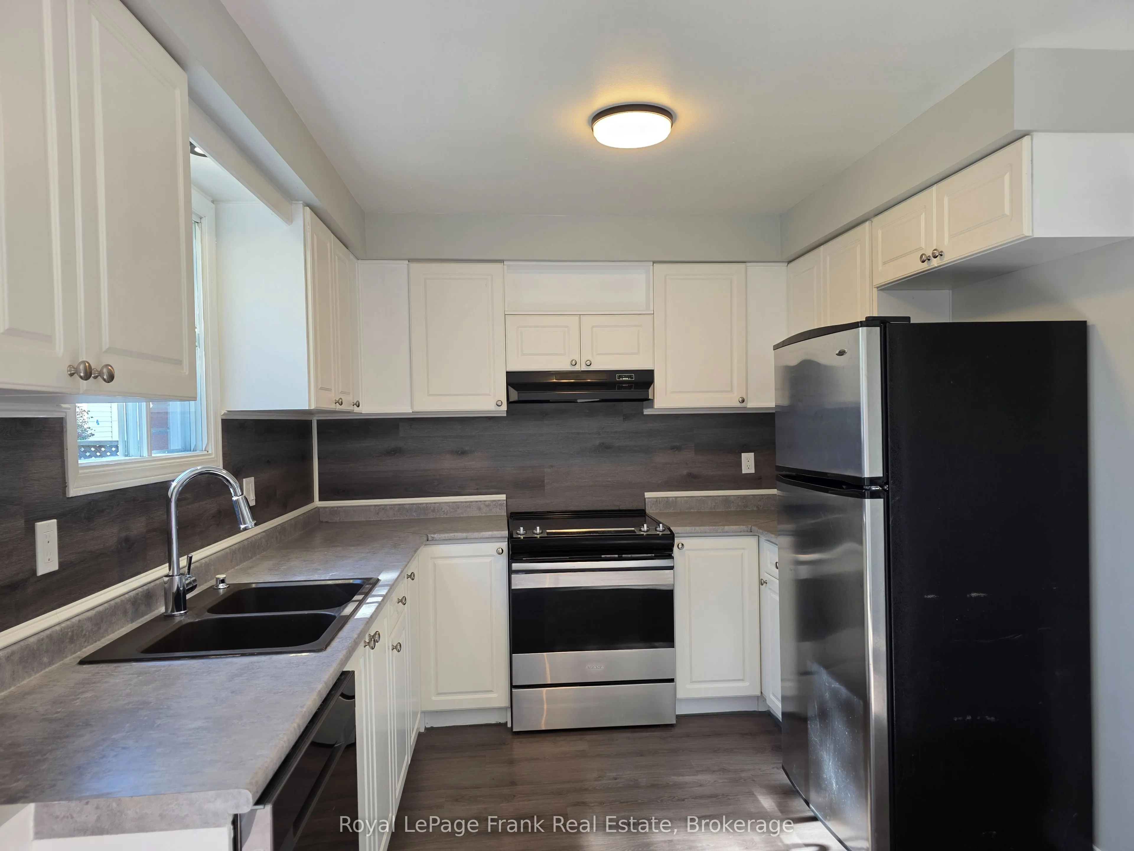 35 Kingsview Court