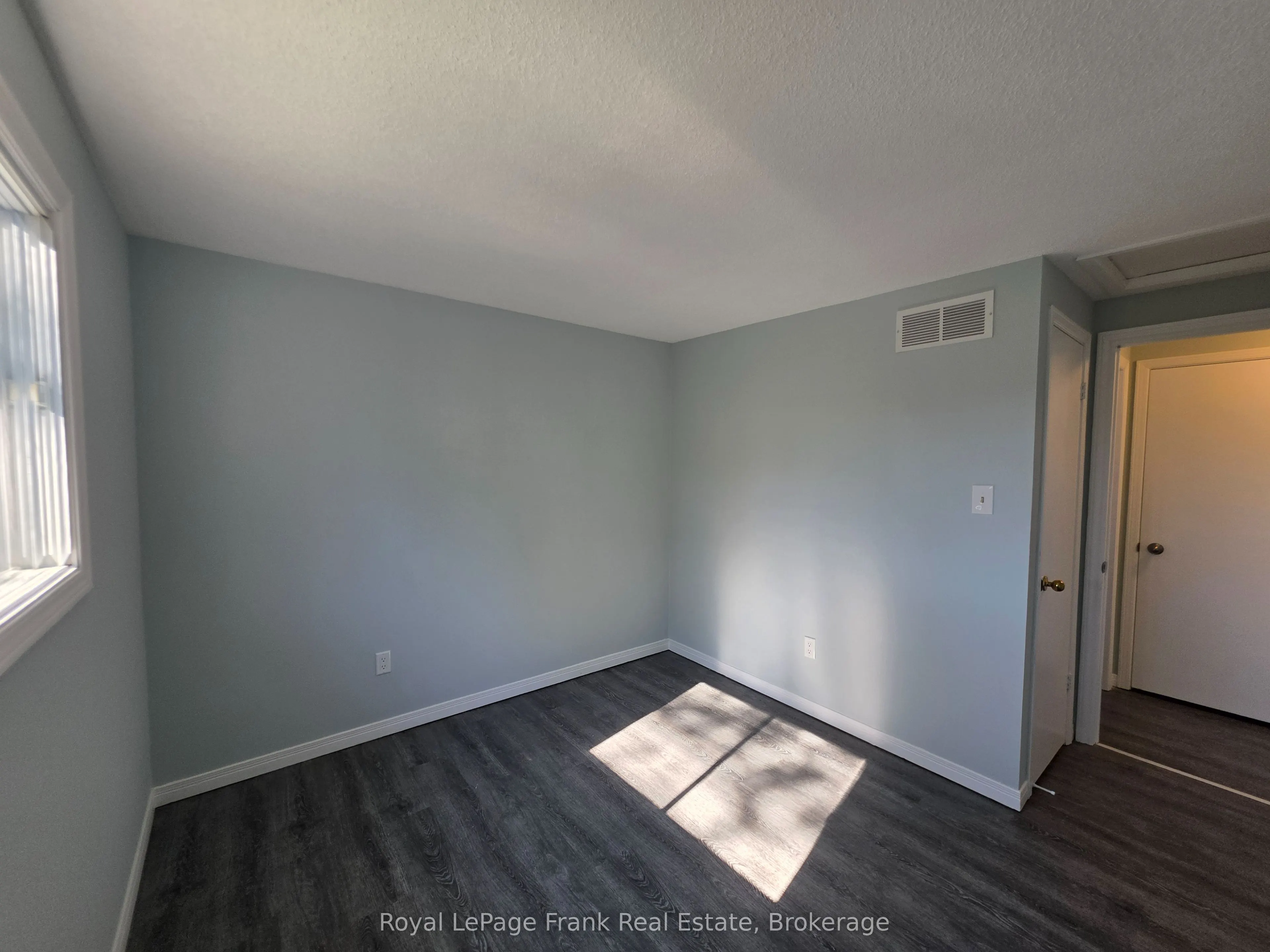 35 Kingsview Court