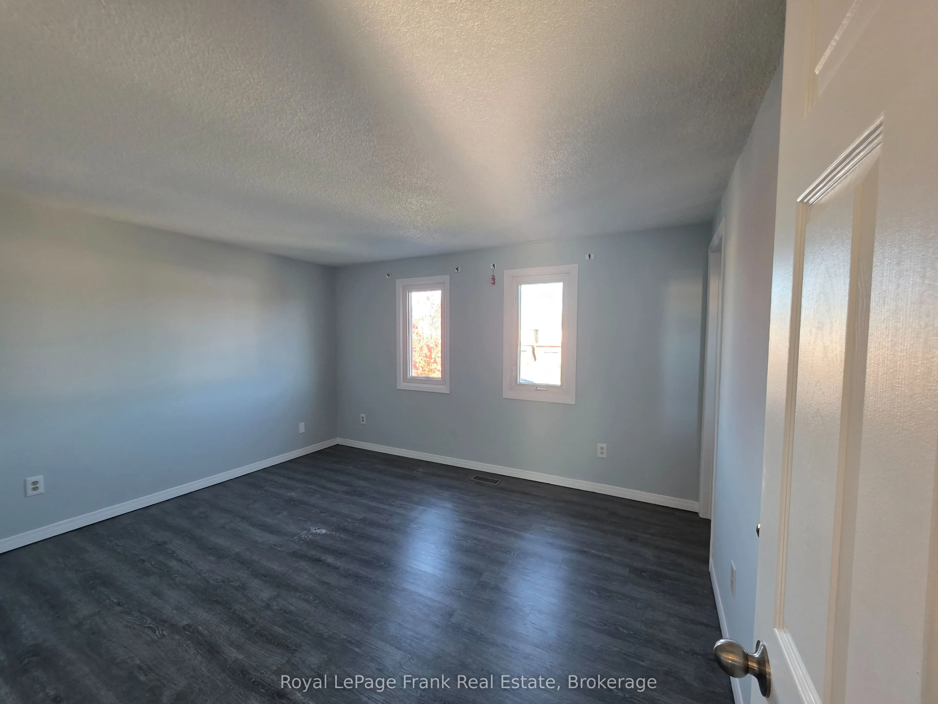 35 Kingsview Court