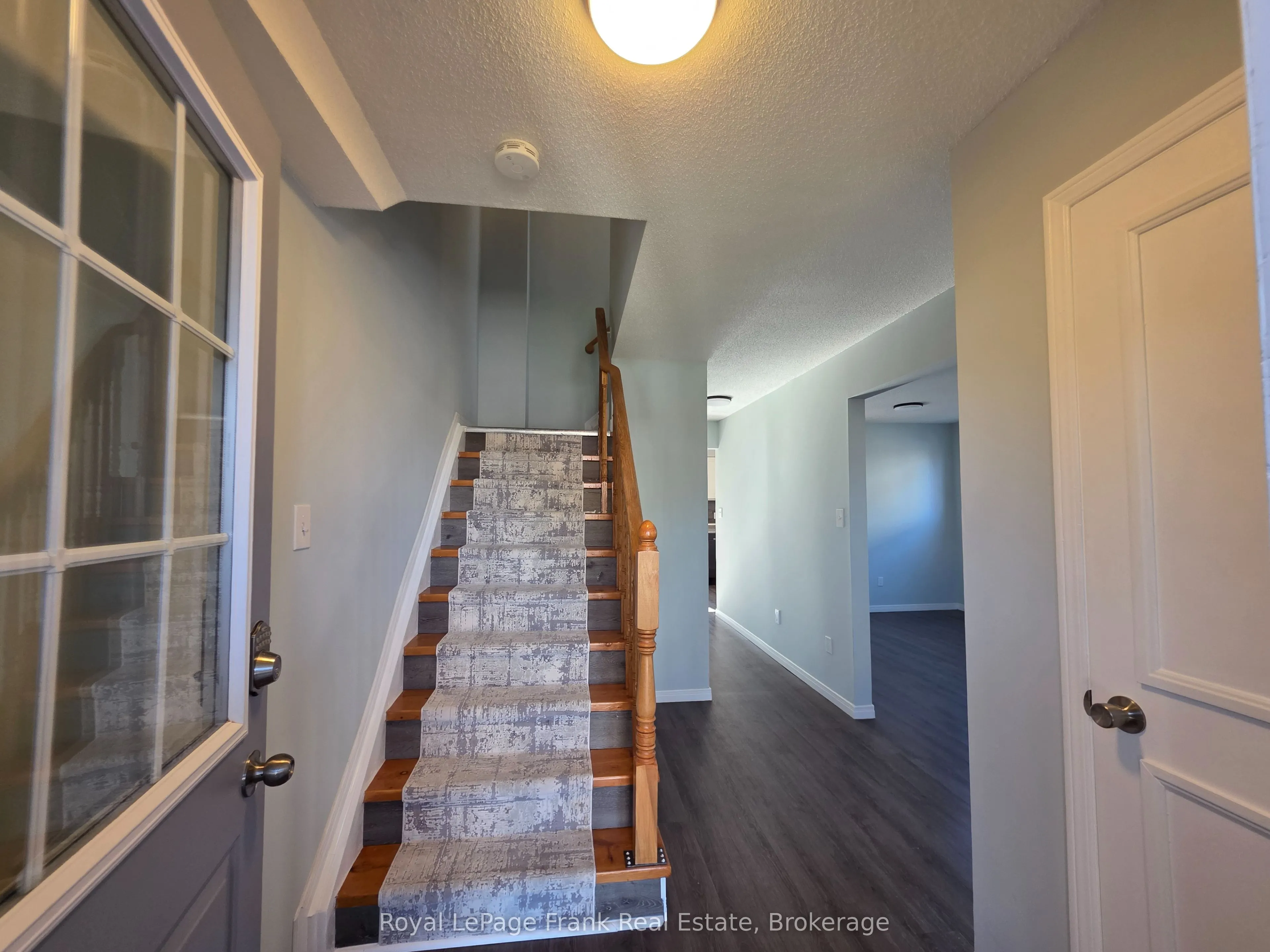 35 Kingsview Court