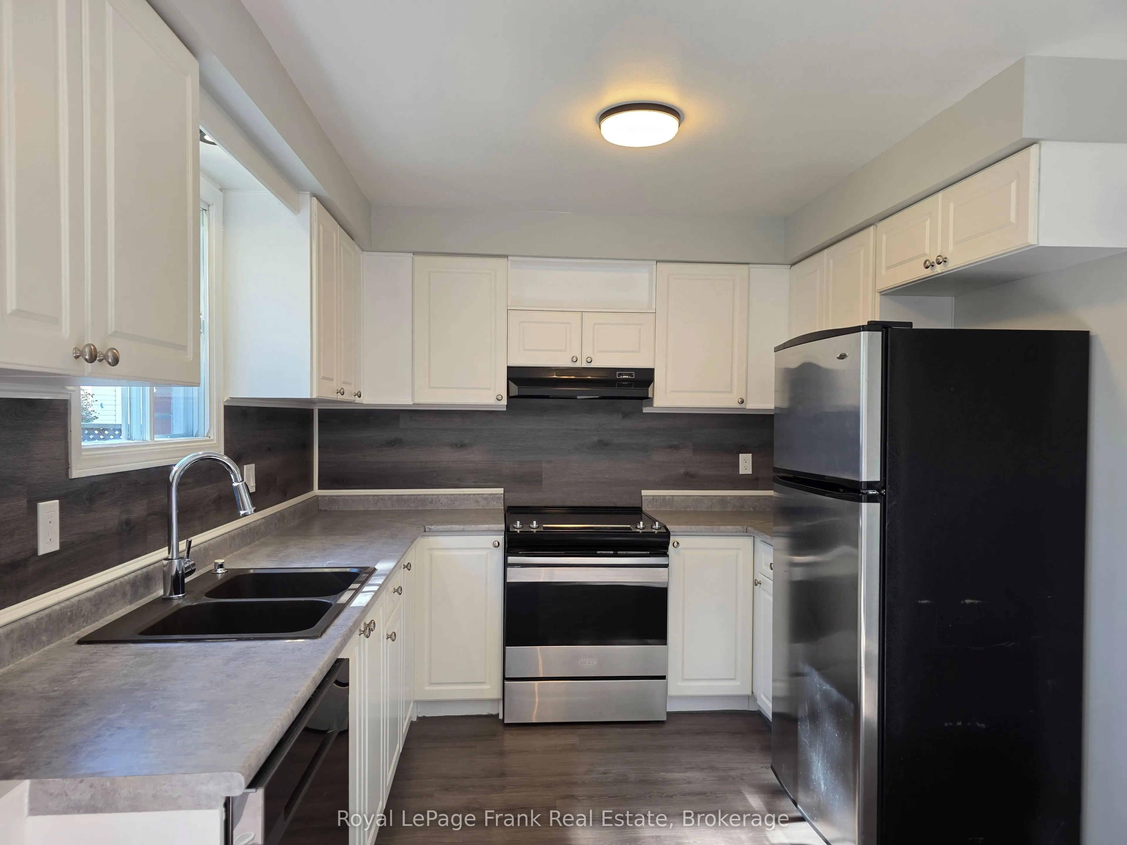 35 Kingsview Court