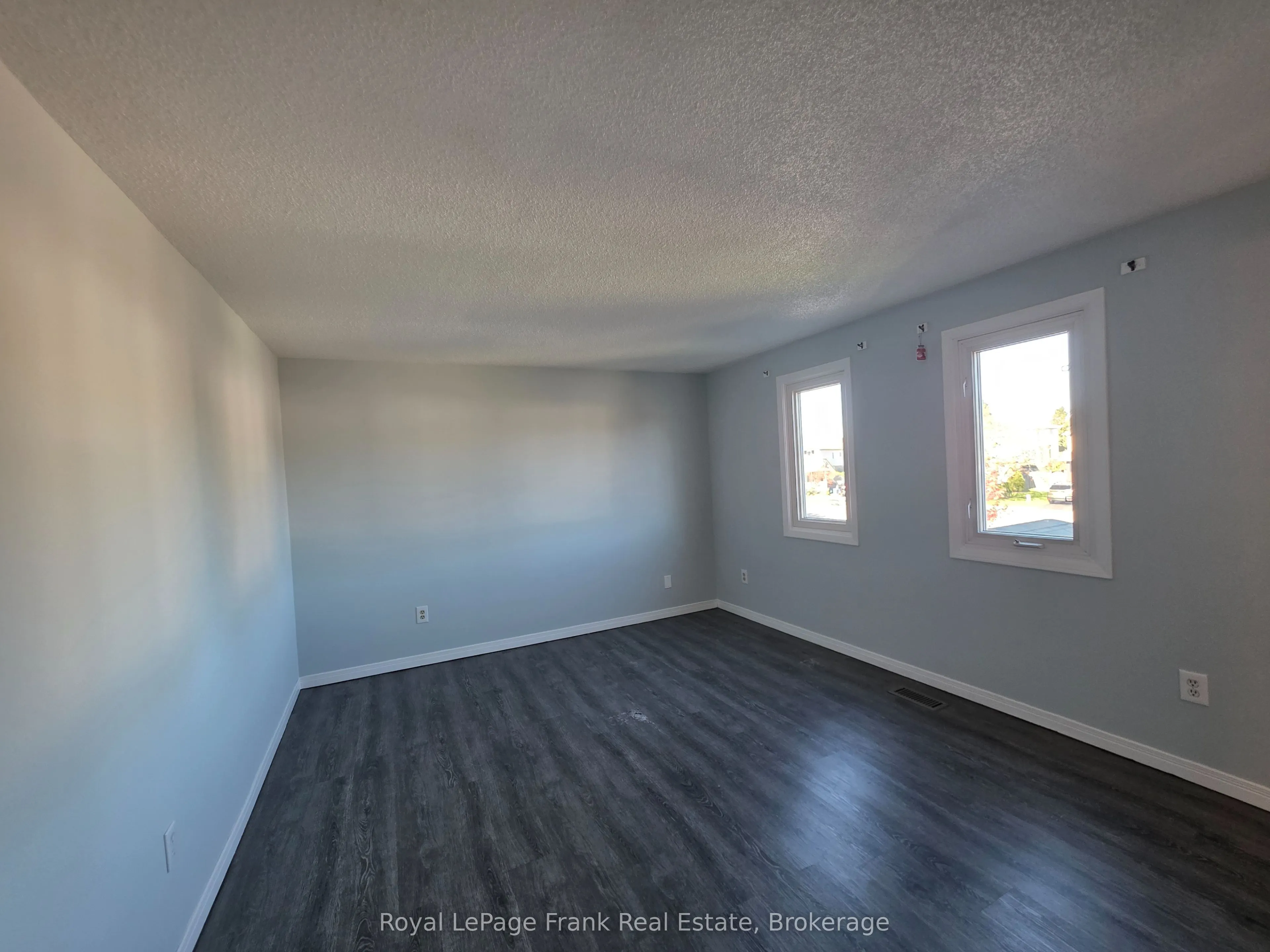 35 Kingsview Court