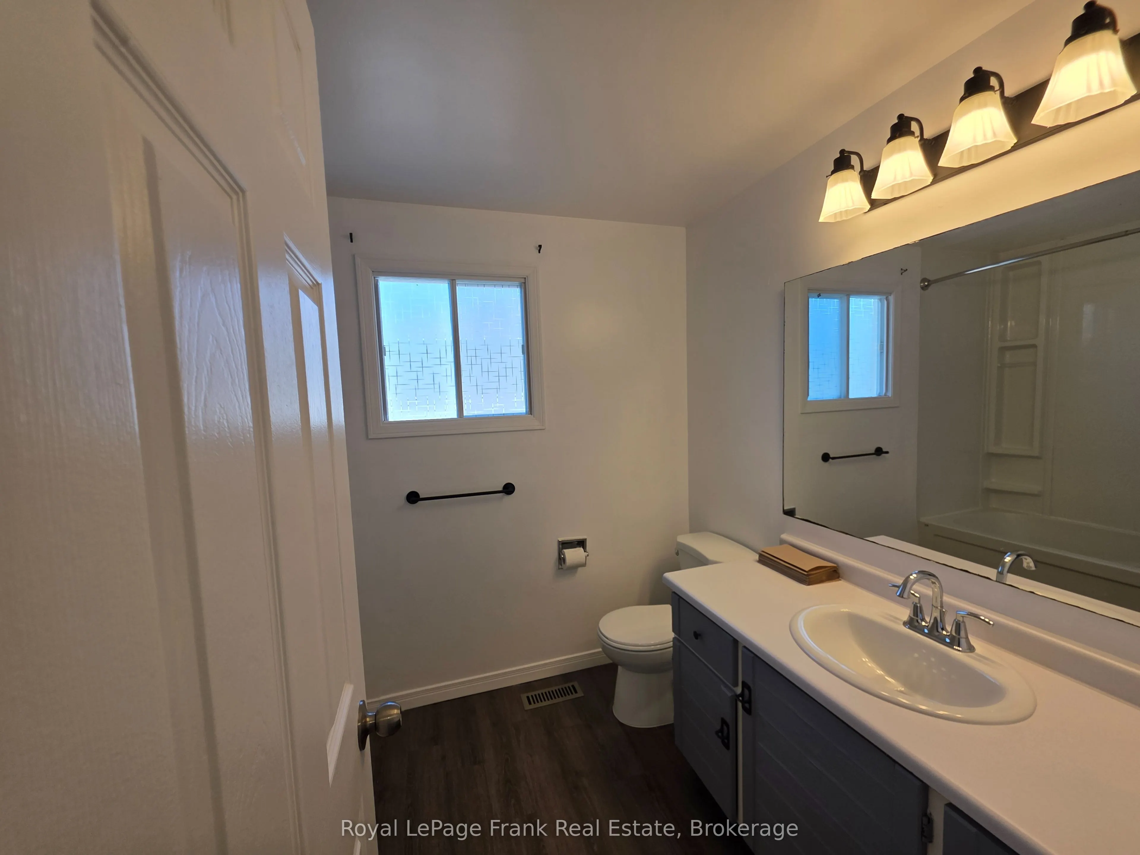 35 Kingsview Court