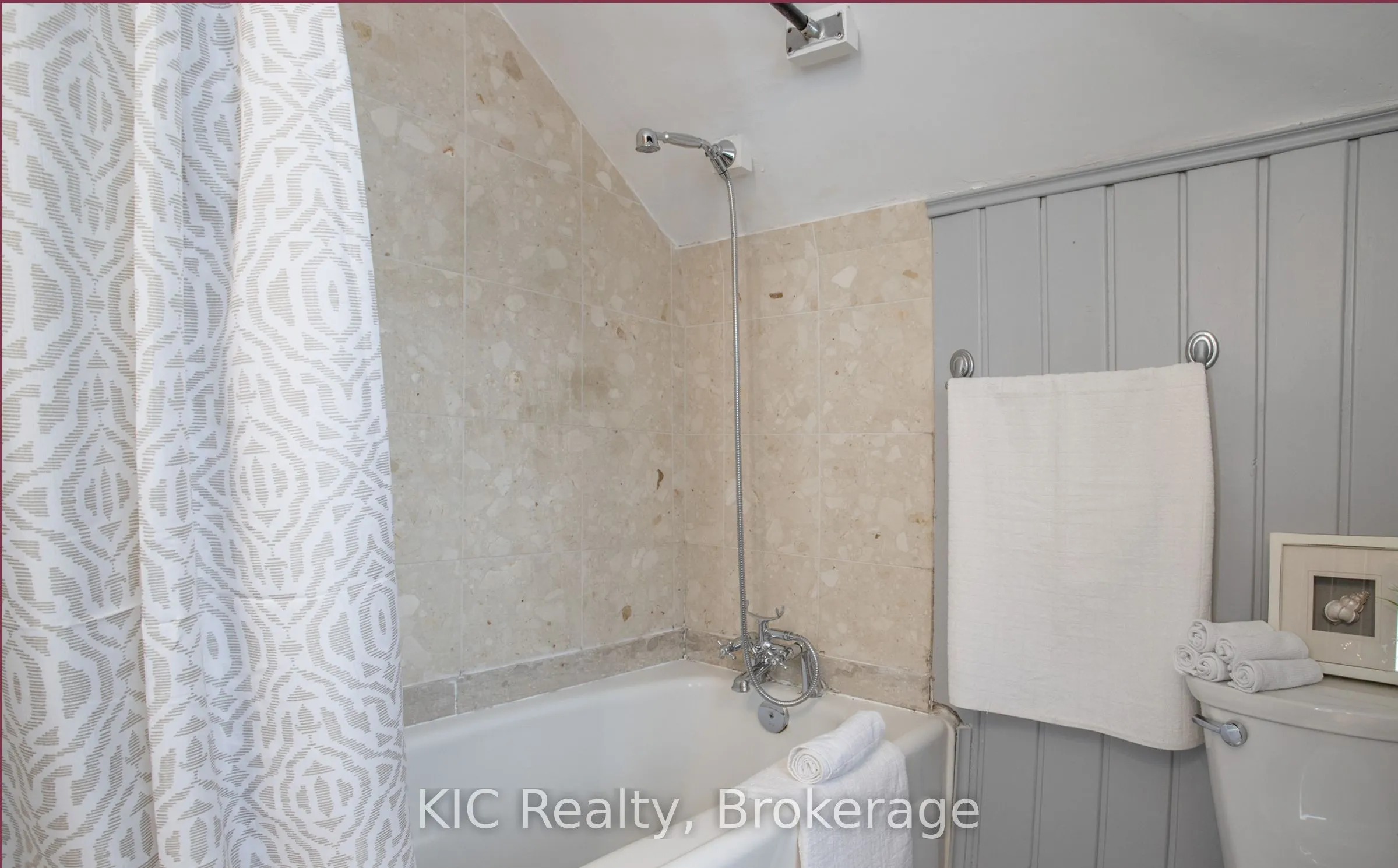 200 Oshawa Boulevard N