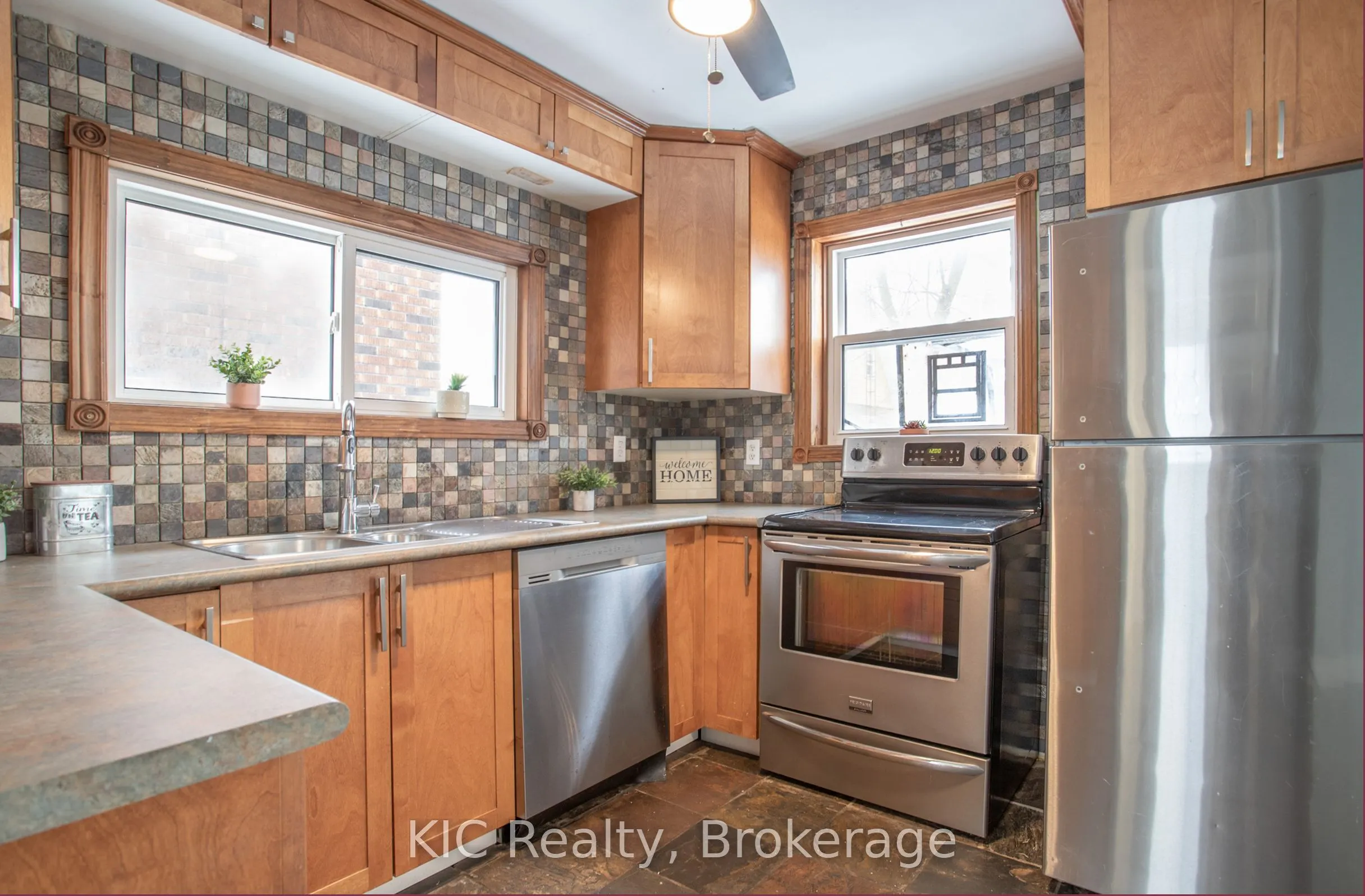 200 Oshawa Boulevard N