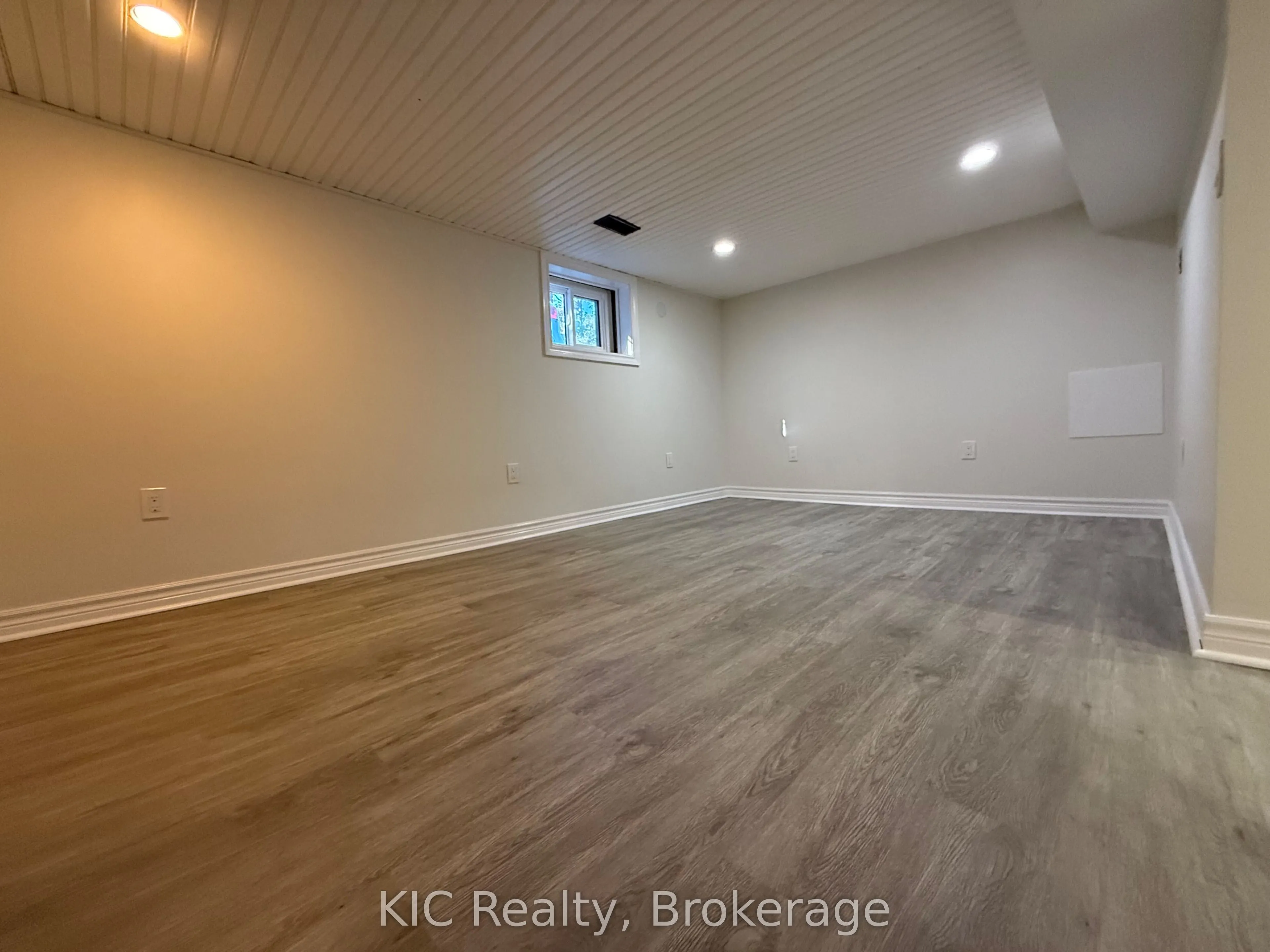 200 Oshawa Boulevard N