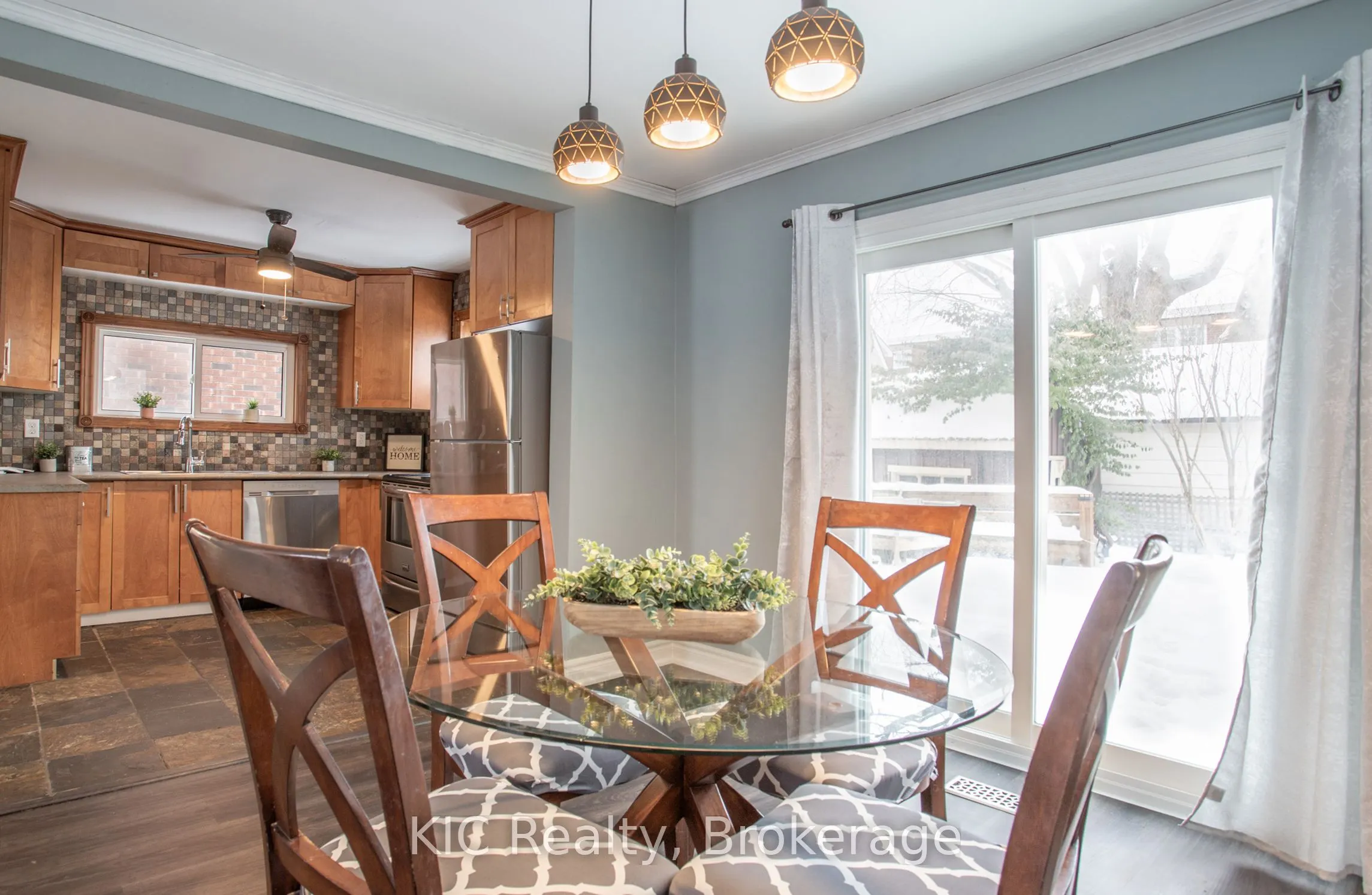 200 Oshawa Boulevard N