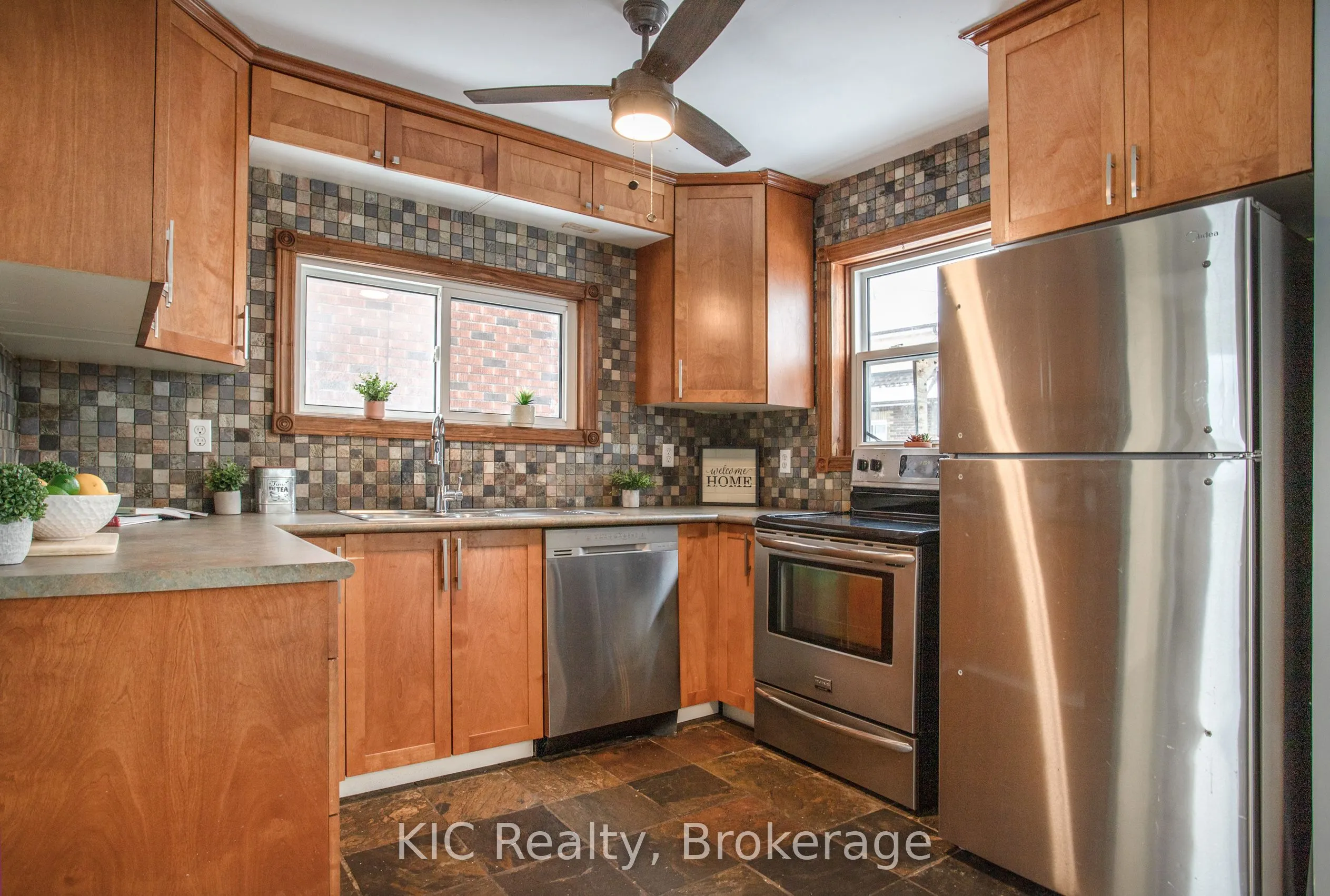 200 Oshawa Boulevard N