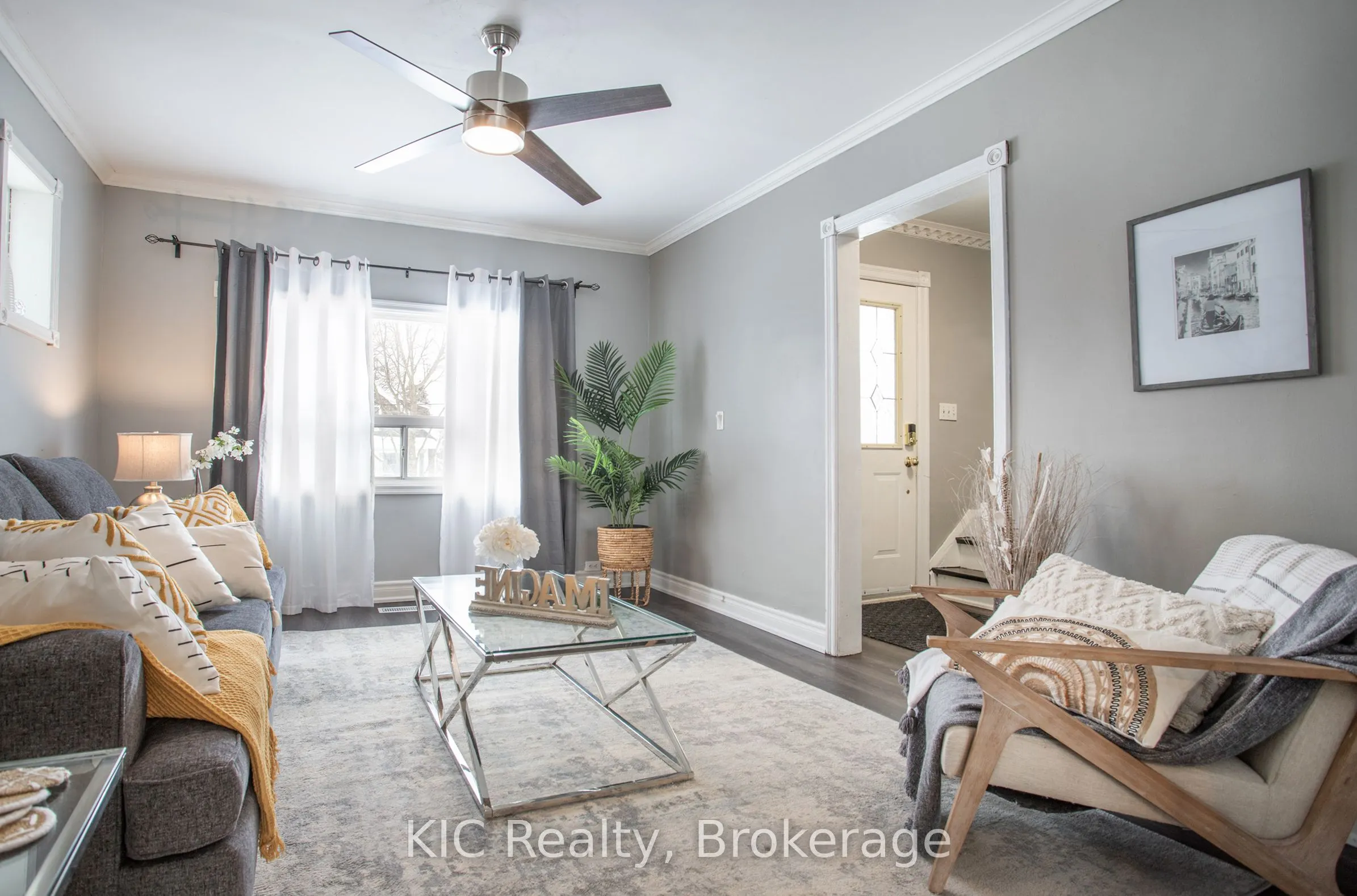 200 Oshawa Boulevard N