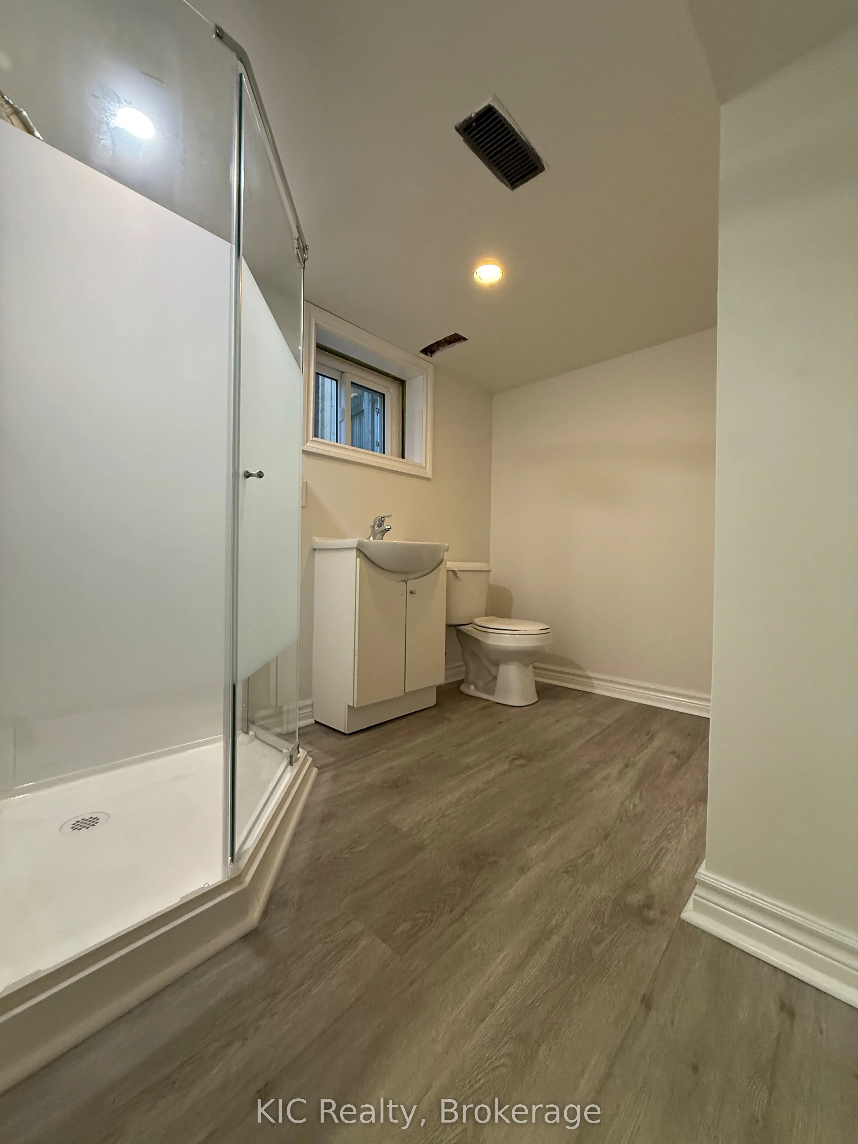 200 Oshawa Boulevard N
