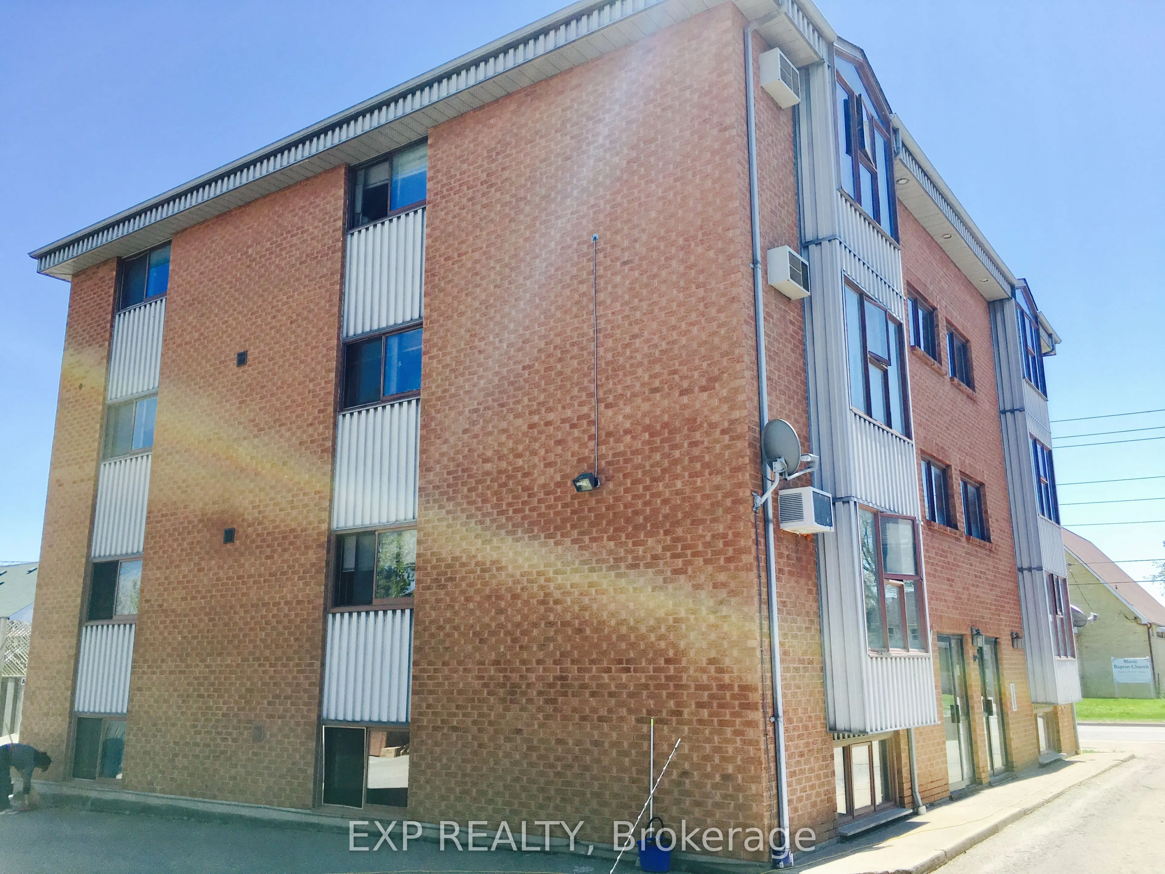 520 Bloor Street E #8