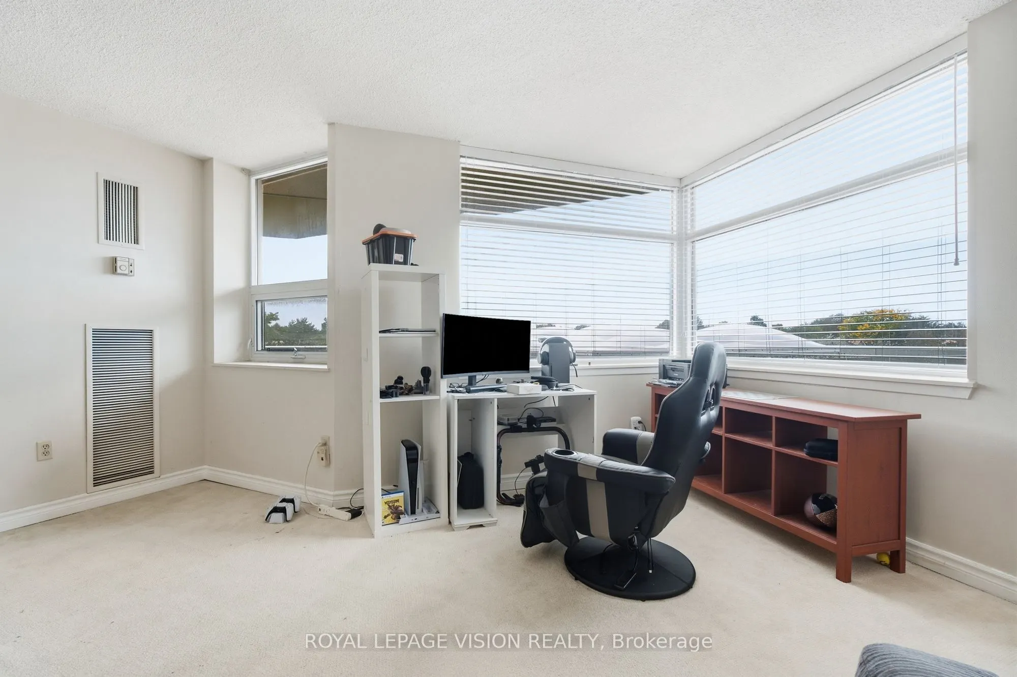 10 Dean Park Road #319