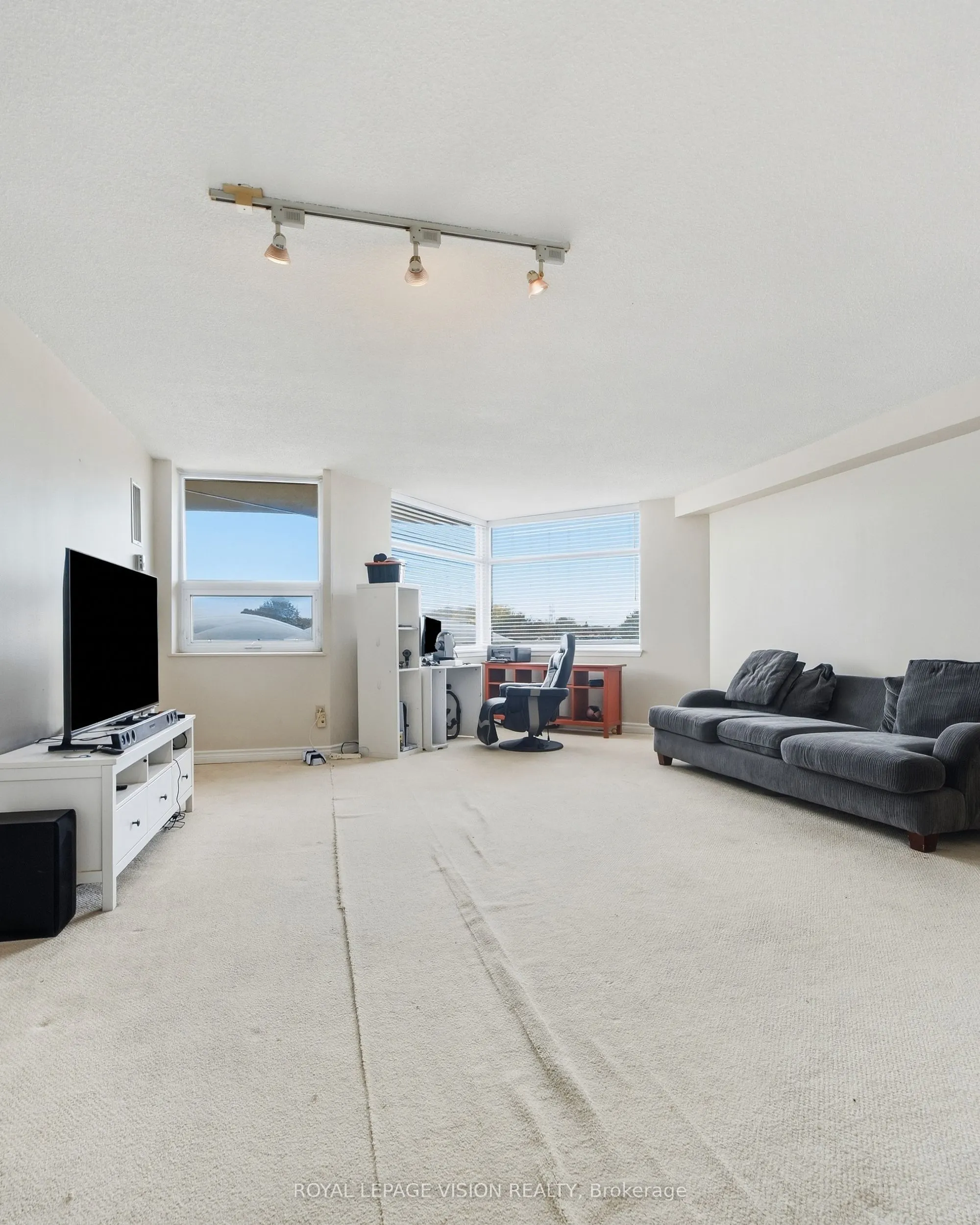 10 Dean Park Road #319