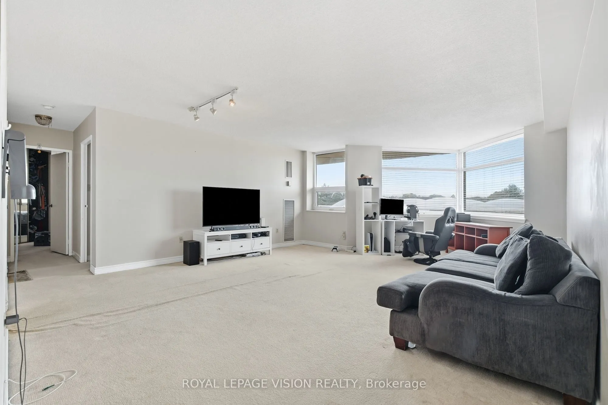10 Dean Park Road #319
