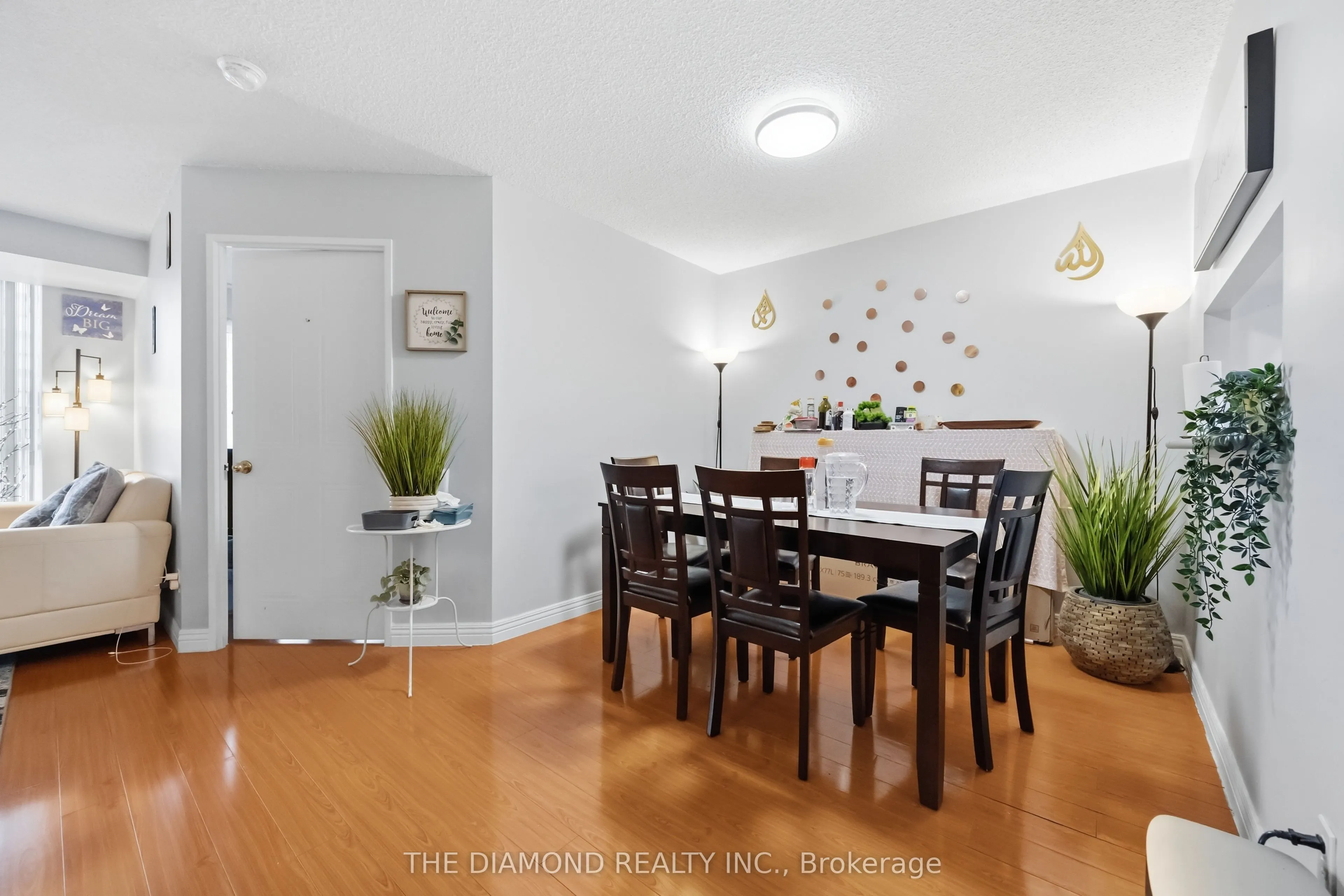 2550 Lawrence Avenue E #816