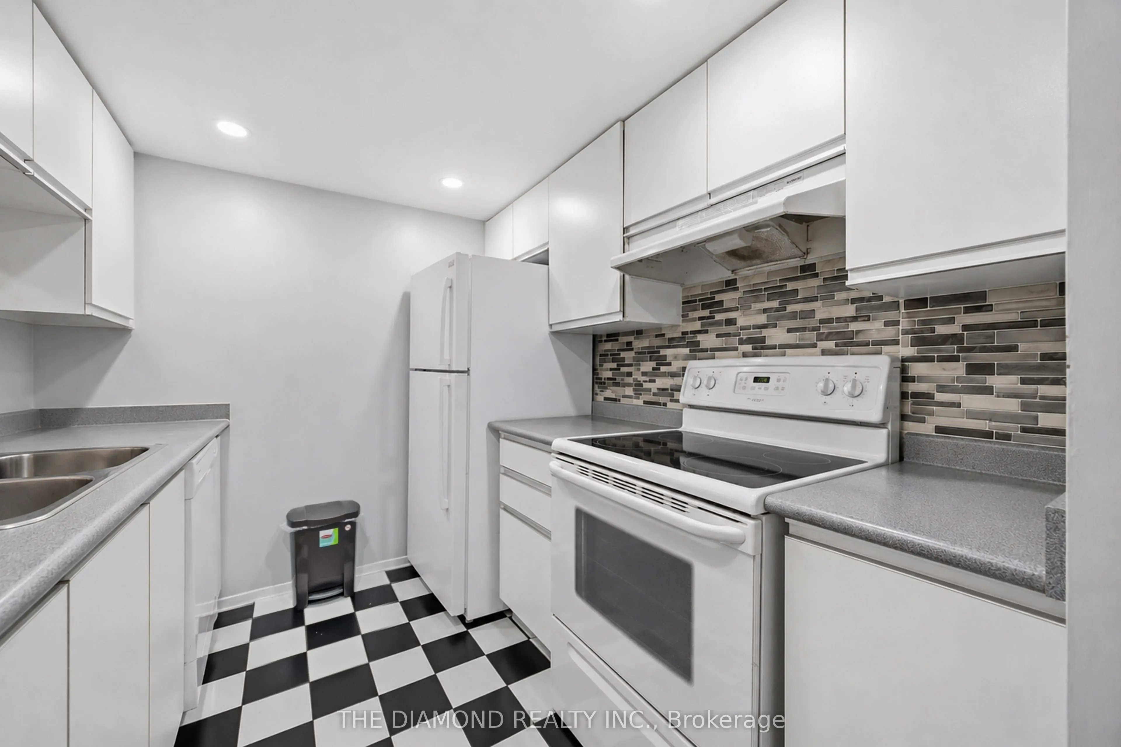 2550 Lawrence Avenue E #816