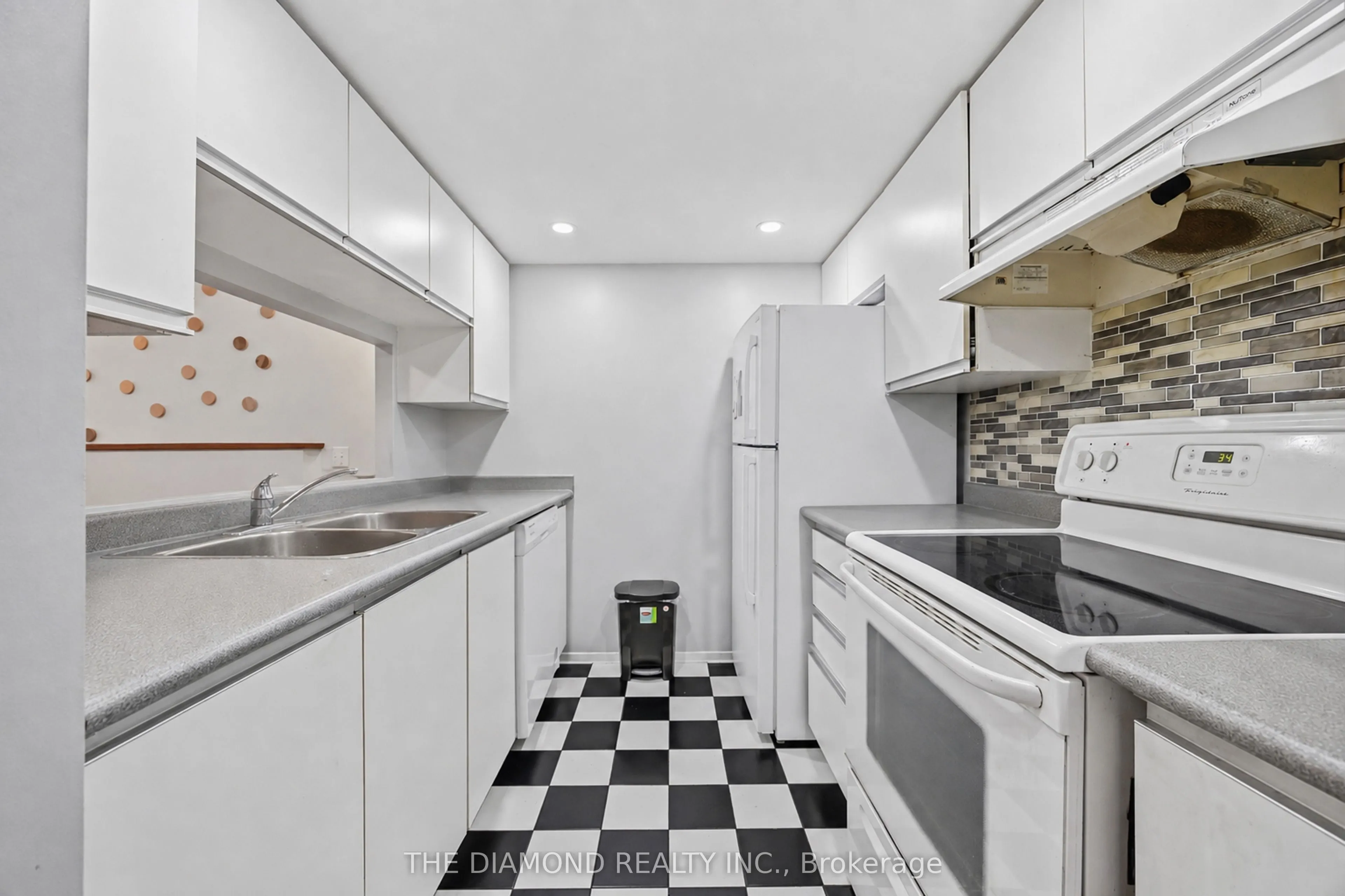 2550 Lawrence Avenue E #816