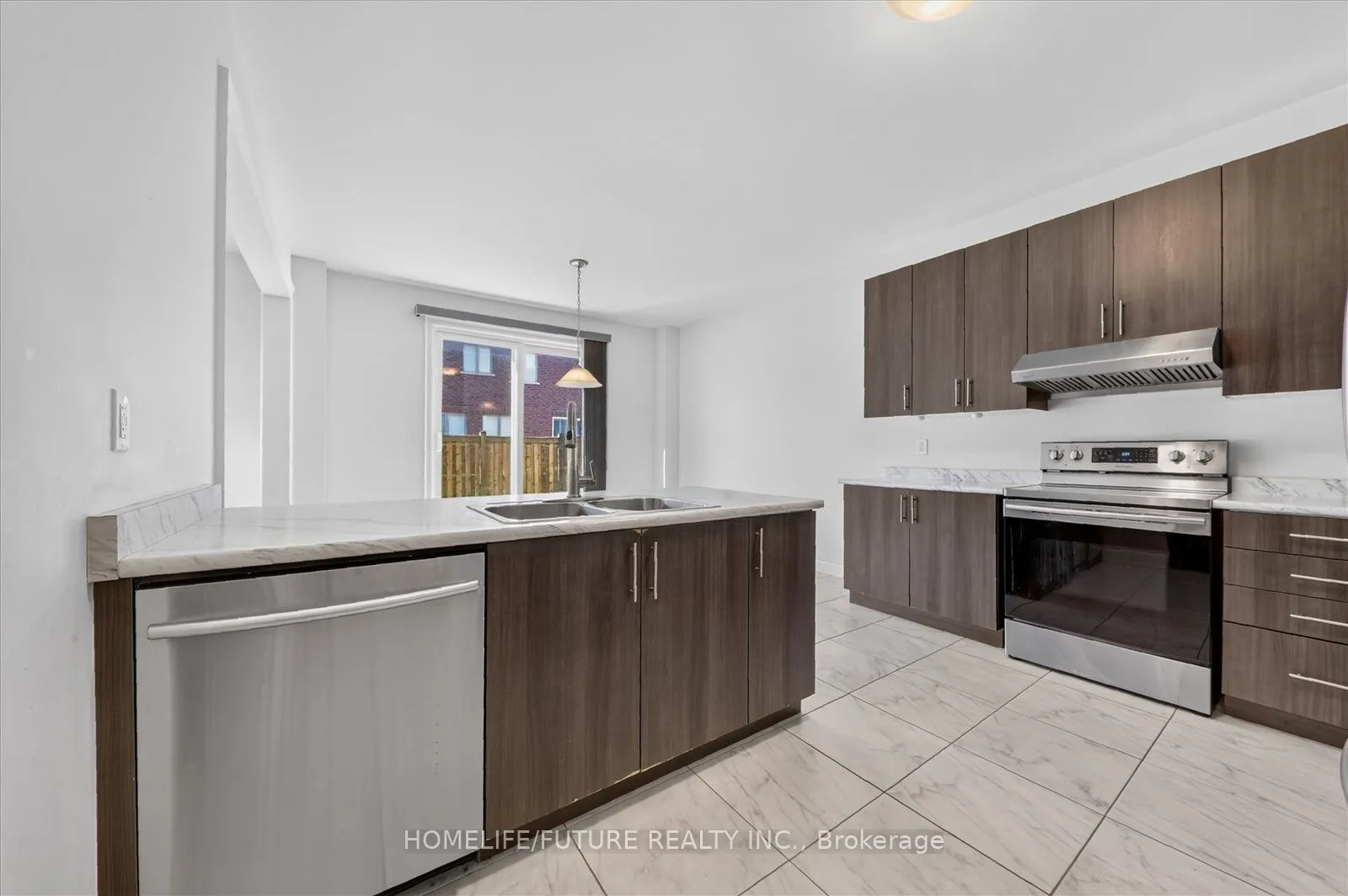 2548 Bandsman Crescent