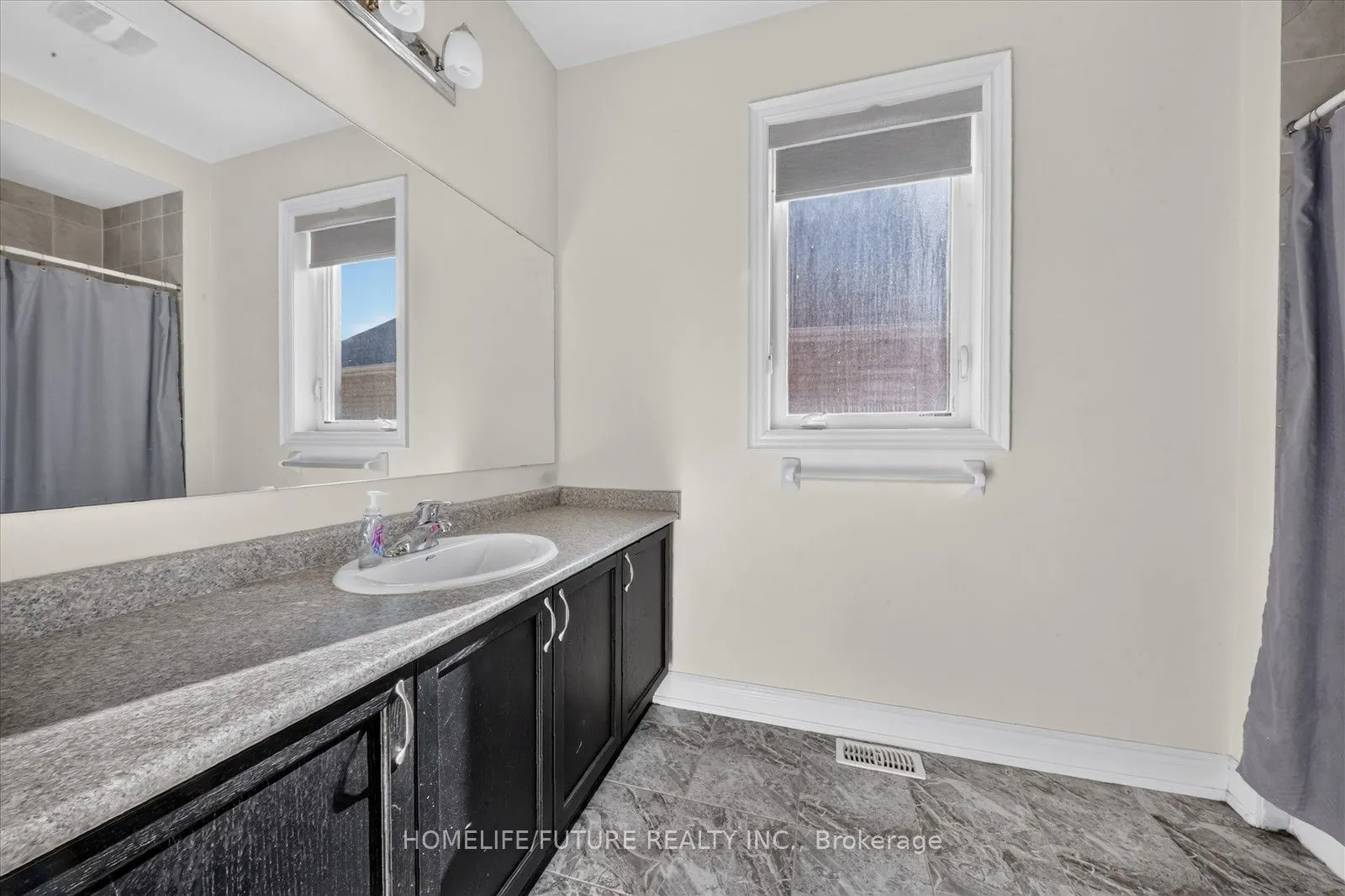 2548 Bandsman Crescent