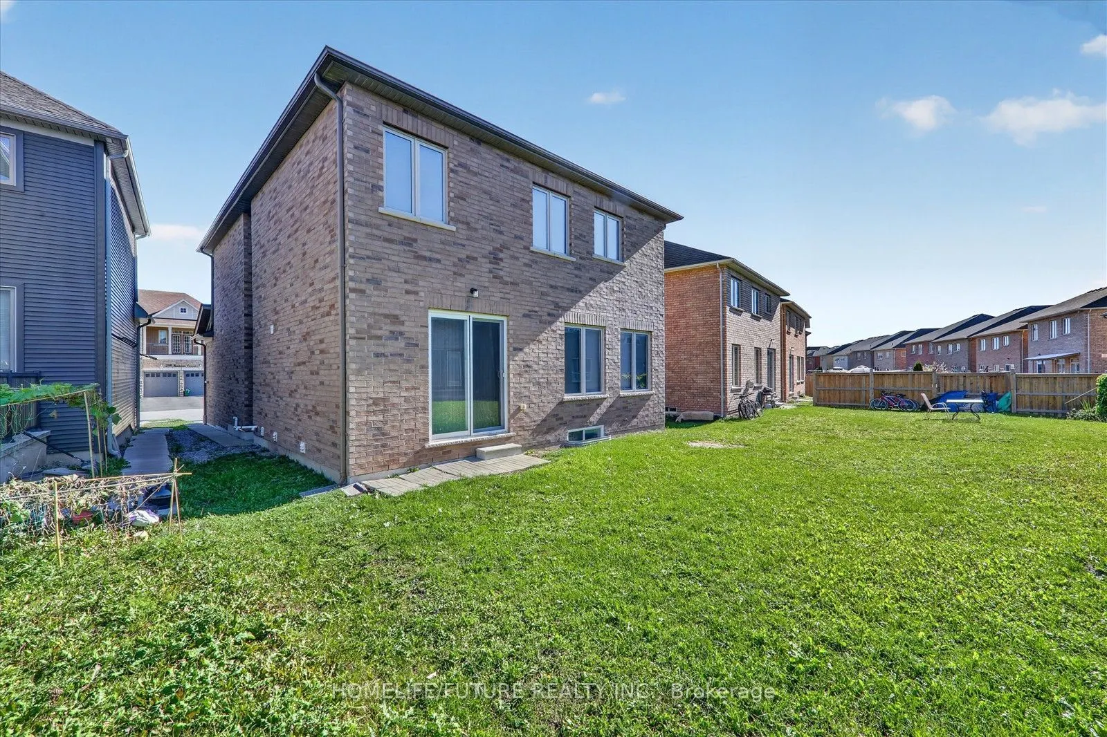 2548 Bandsman Crescent