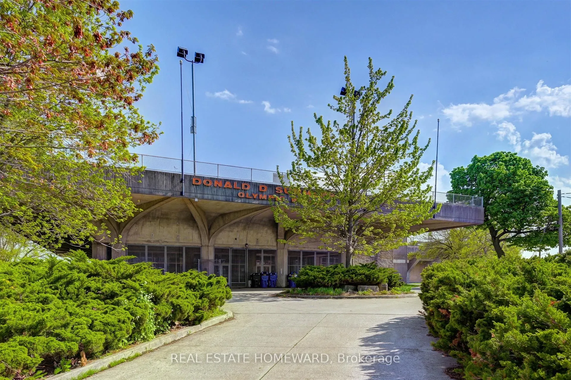 123 Woodbine Avenue #322